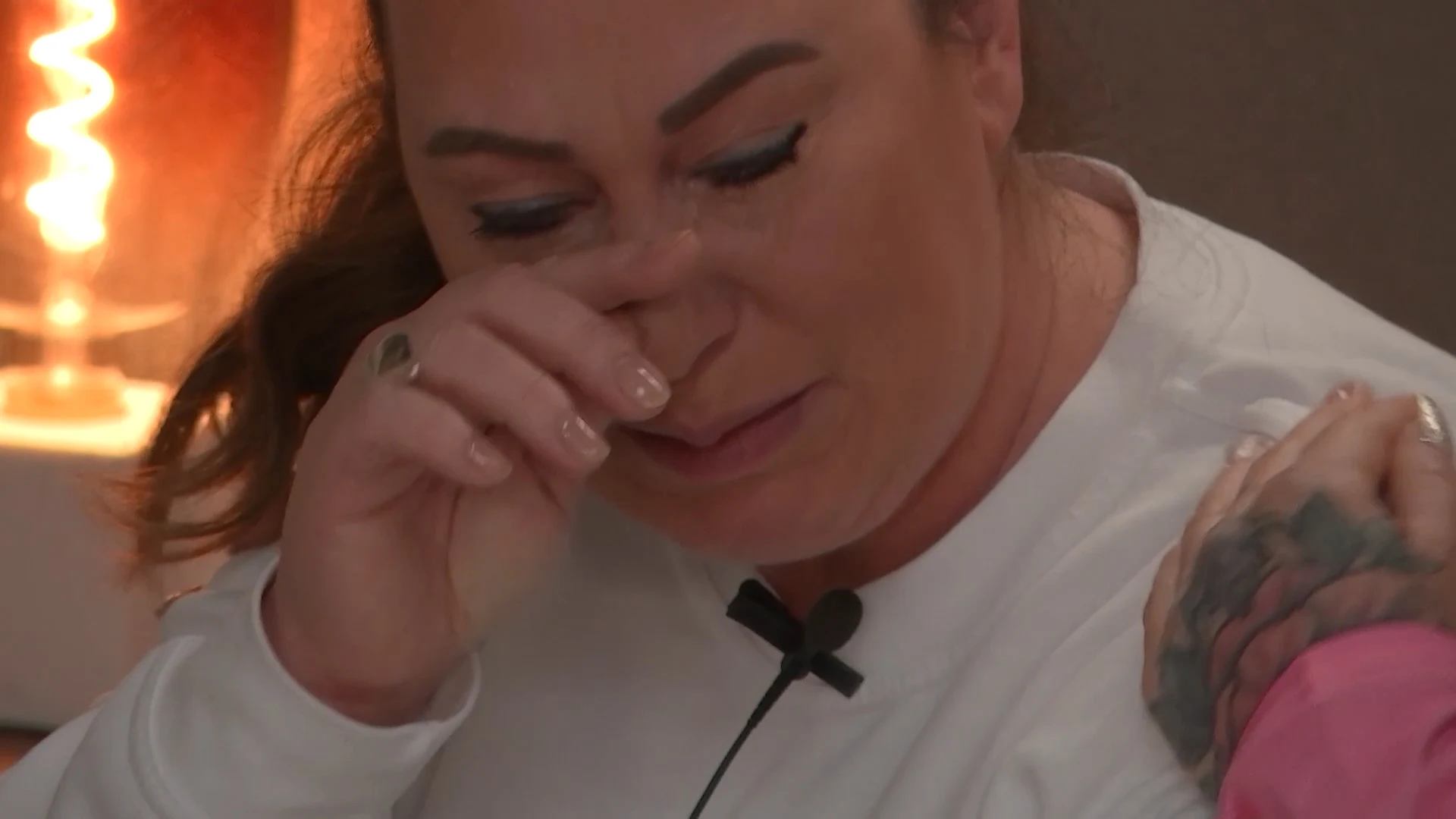 Jessica en Cynthia hebben ruzie: "Ik val je niet aan!"