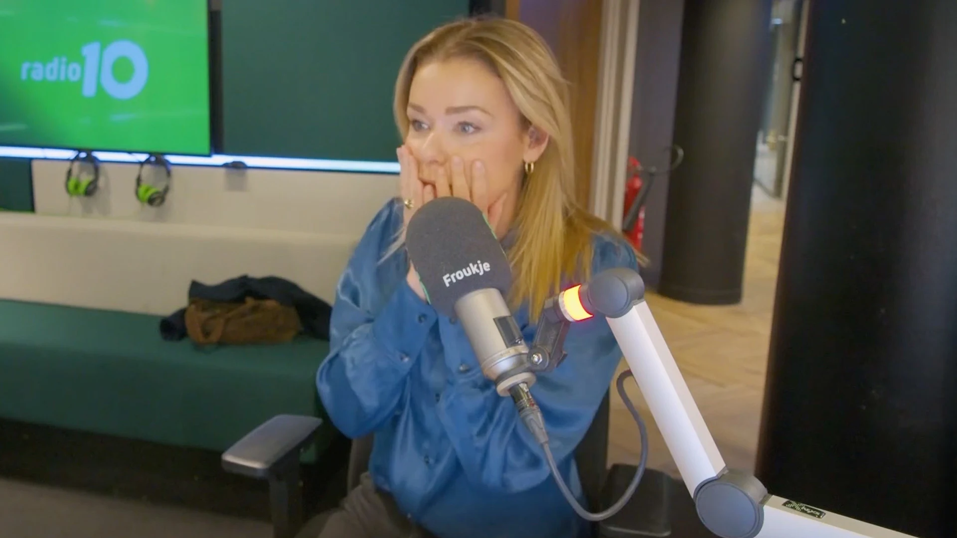 Heeft Froukje écht over een gesloten wc-bril geplast?!