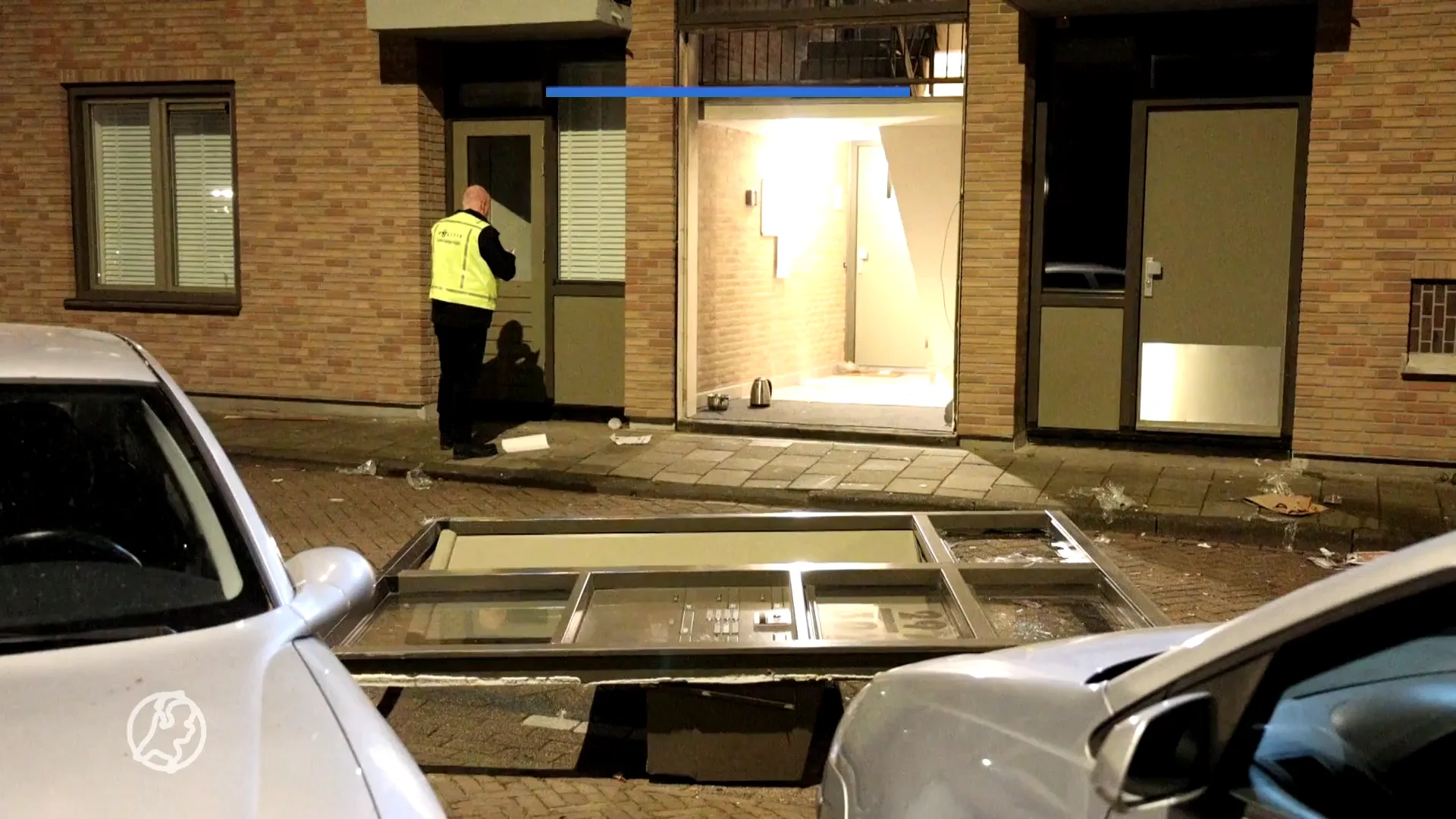 Pui compleet uit gevel geblazen na explosie in Amsterdam Nieuw-West