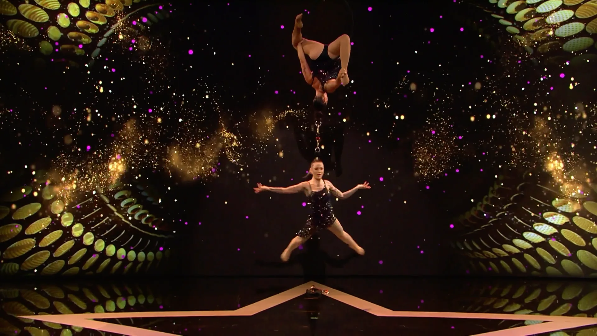 Morgen & Alénee / Hair Hanging