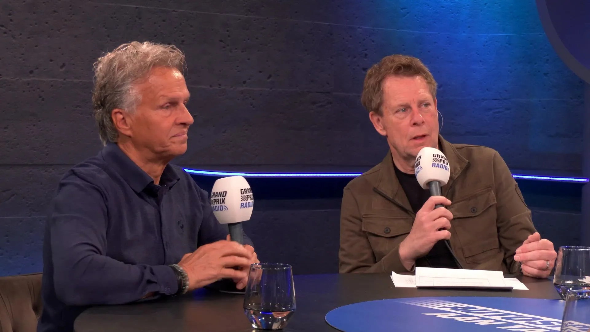 Engineers werden gek van Max Verstappen: 'Iedere avond aan het bellen'