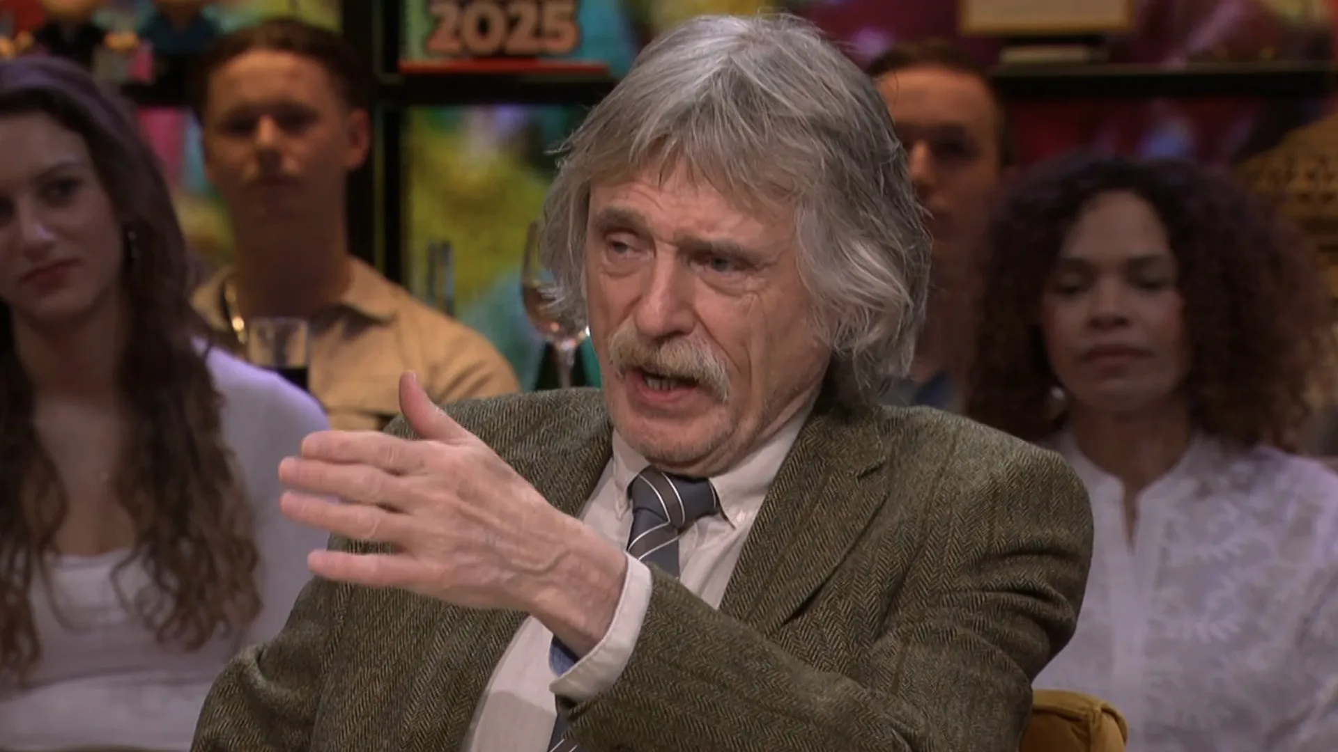 Johan Derksen haalt uit: ‘Dat is zo’n vervelende, nagemaakte klootzak!’