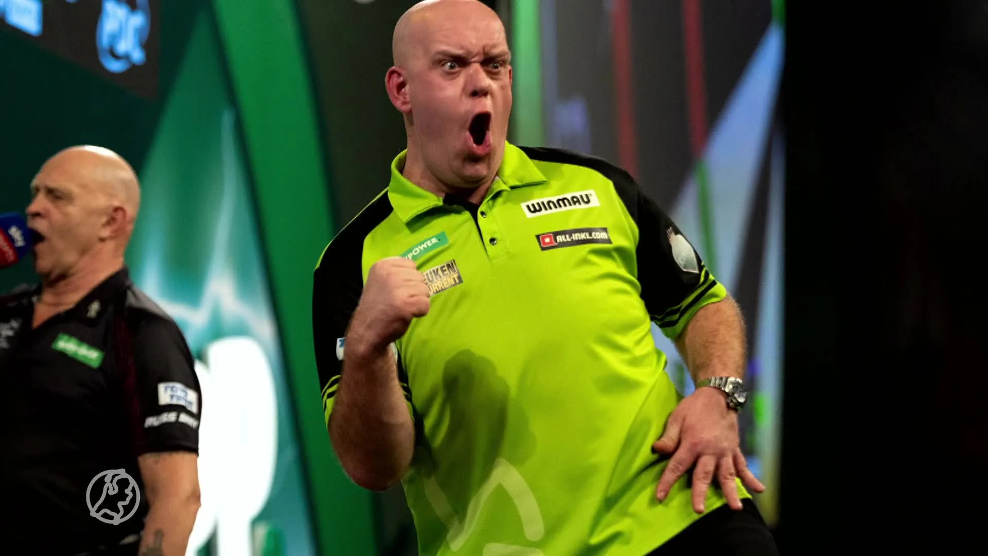 Van Barneveld ligt eruit bij WK darts na verlies van 16-jarige Littler: 'Even van bijkomen'