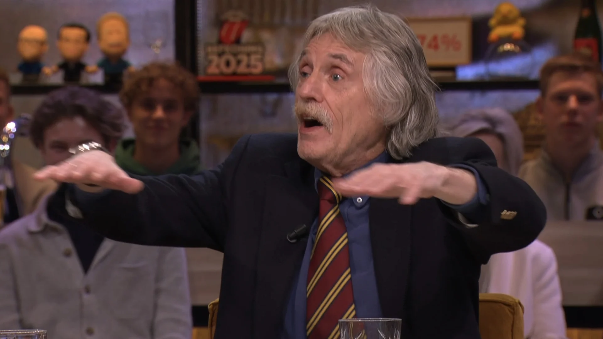 Johan Derksen vertelt over incident met ex-vrouw: 'Al dat geld fladderde over de markt!'