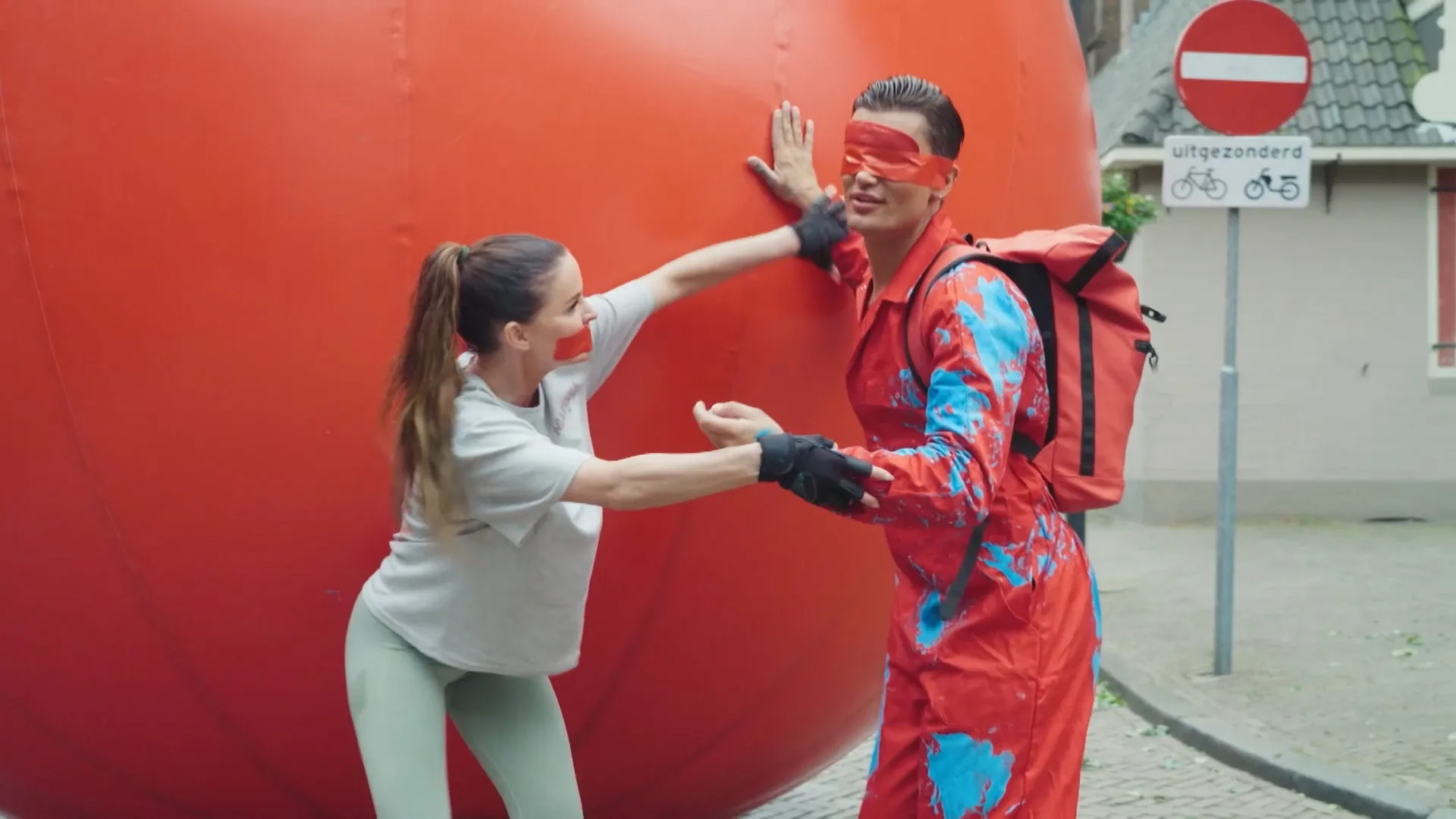 Bal verplaatsen zonder te kunnen horen, zien of spreken?!