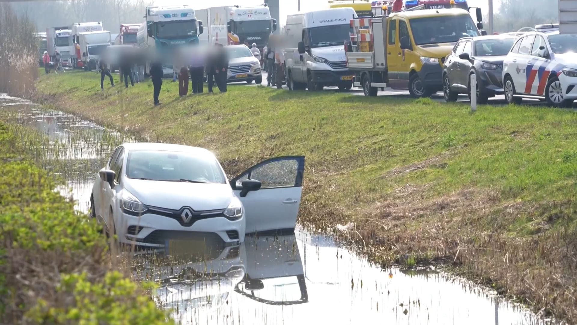 Filmen na een ongeluk komt 112 automobilisten duur te staan