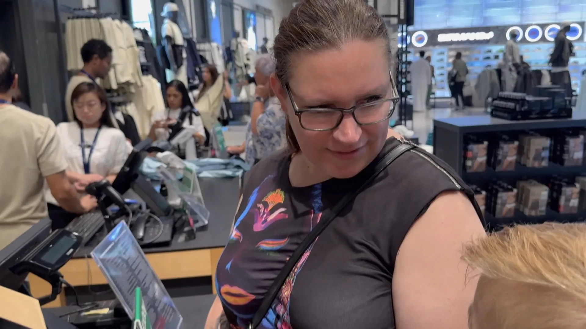 Suzan koopt dure schoenen voor zoon: "Nog nooit zoveel uitgegeven!"