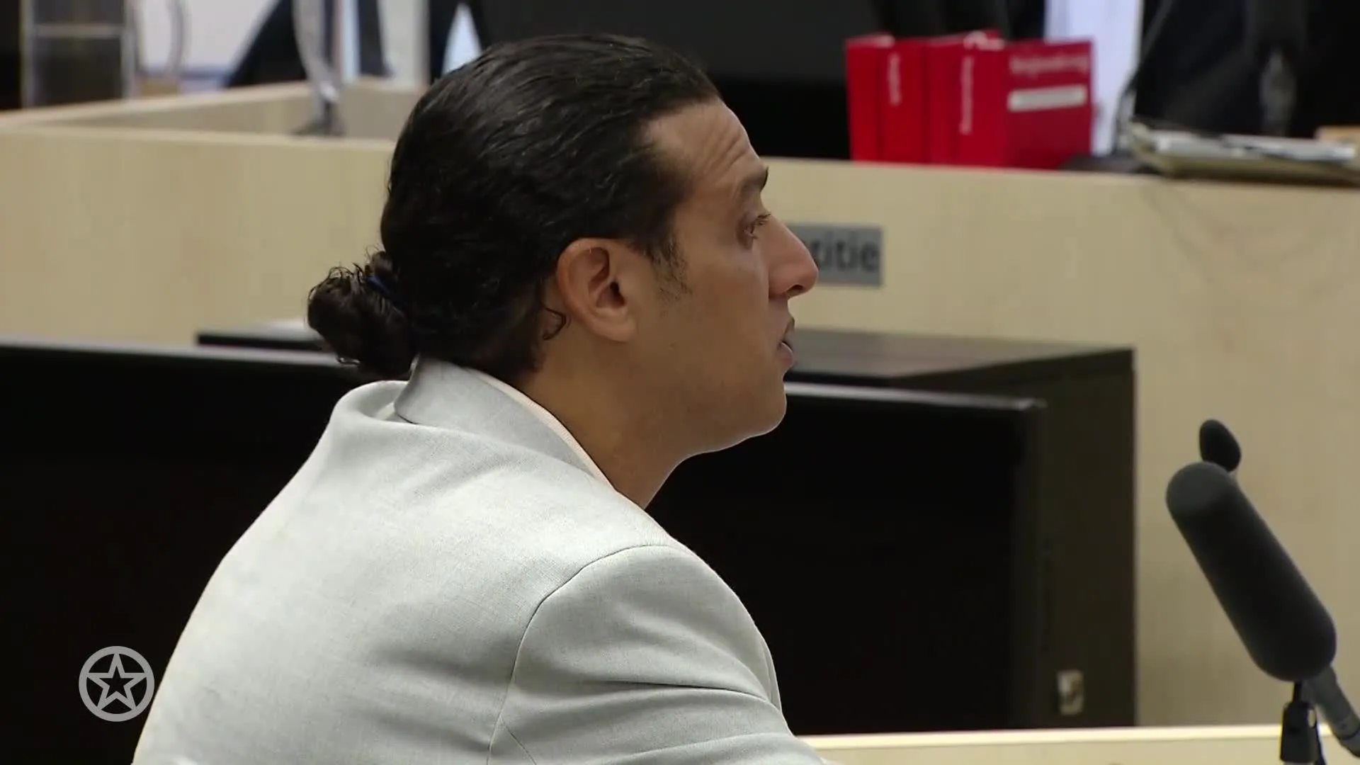 Ali B emotioneel na dreigend uitstel strafzaak: 'Ik ben moe'