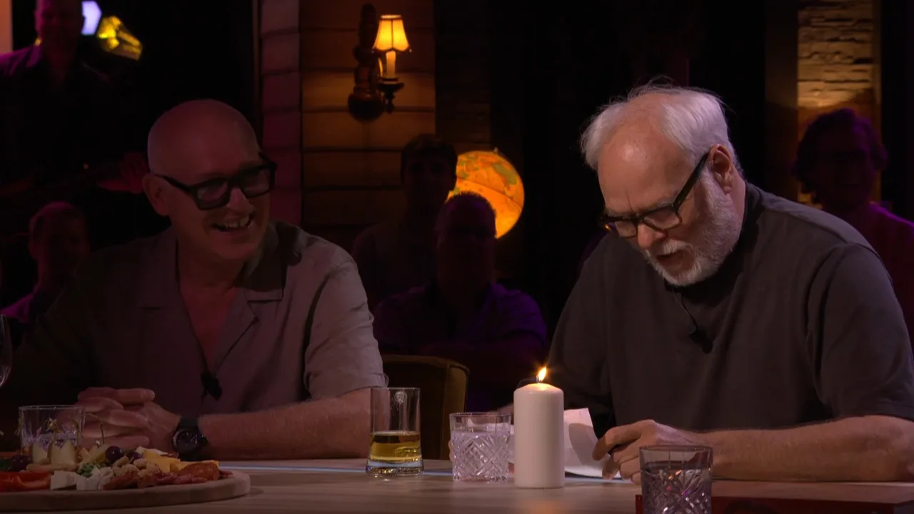 Nico Dijkshoorn leest gedicht voor over weerzien met Vandaag Inside Oranje-trio, René gaat stuk