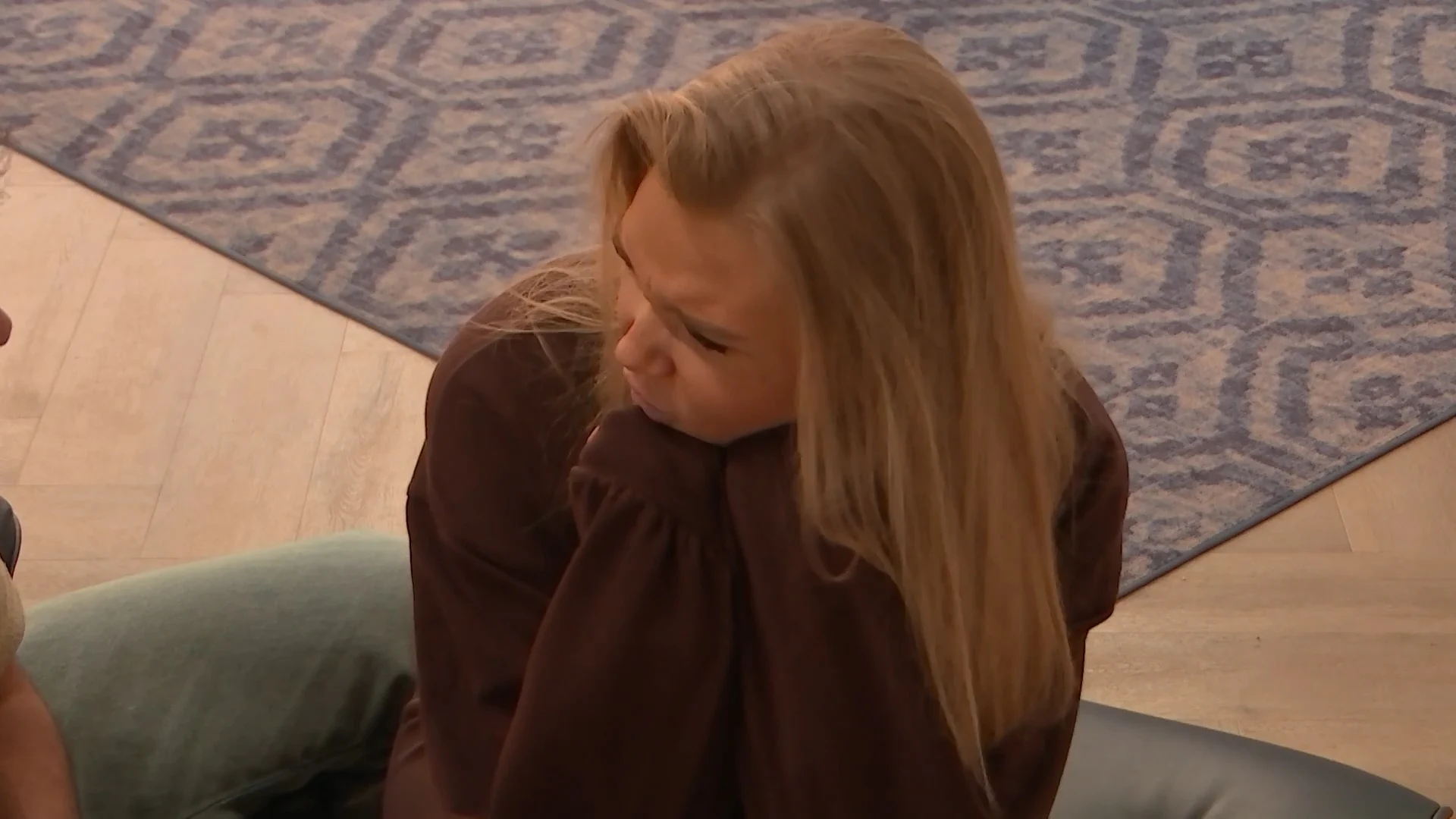 Dit mag Salar niet doen als er een andere vrouw binnenkomt