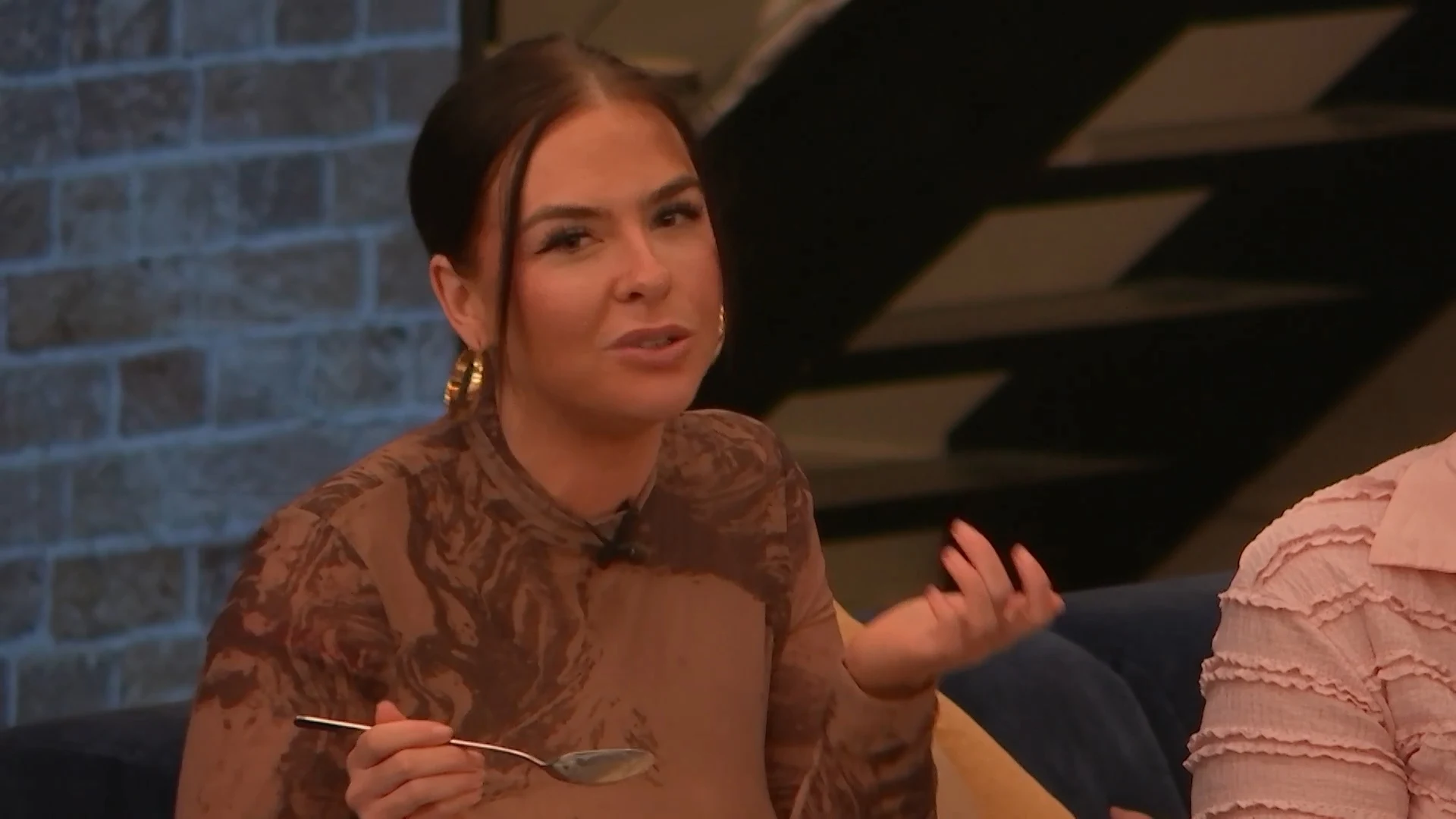 Roxy confronteert Marlijn: "Je zet jezelf voor schut"