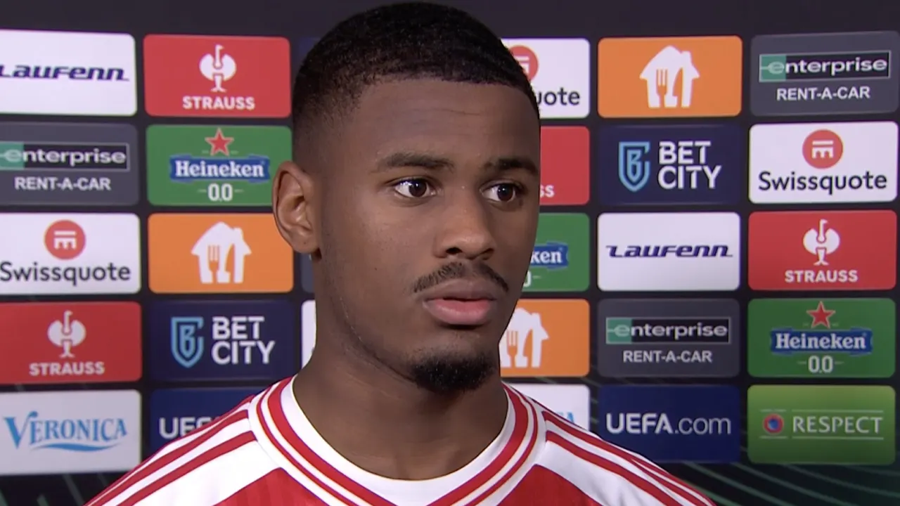 Hato over rol als linksback: 'Ik vind dat ik centraal comfortabeler speel'