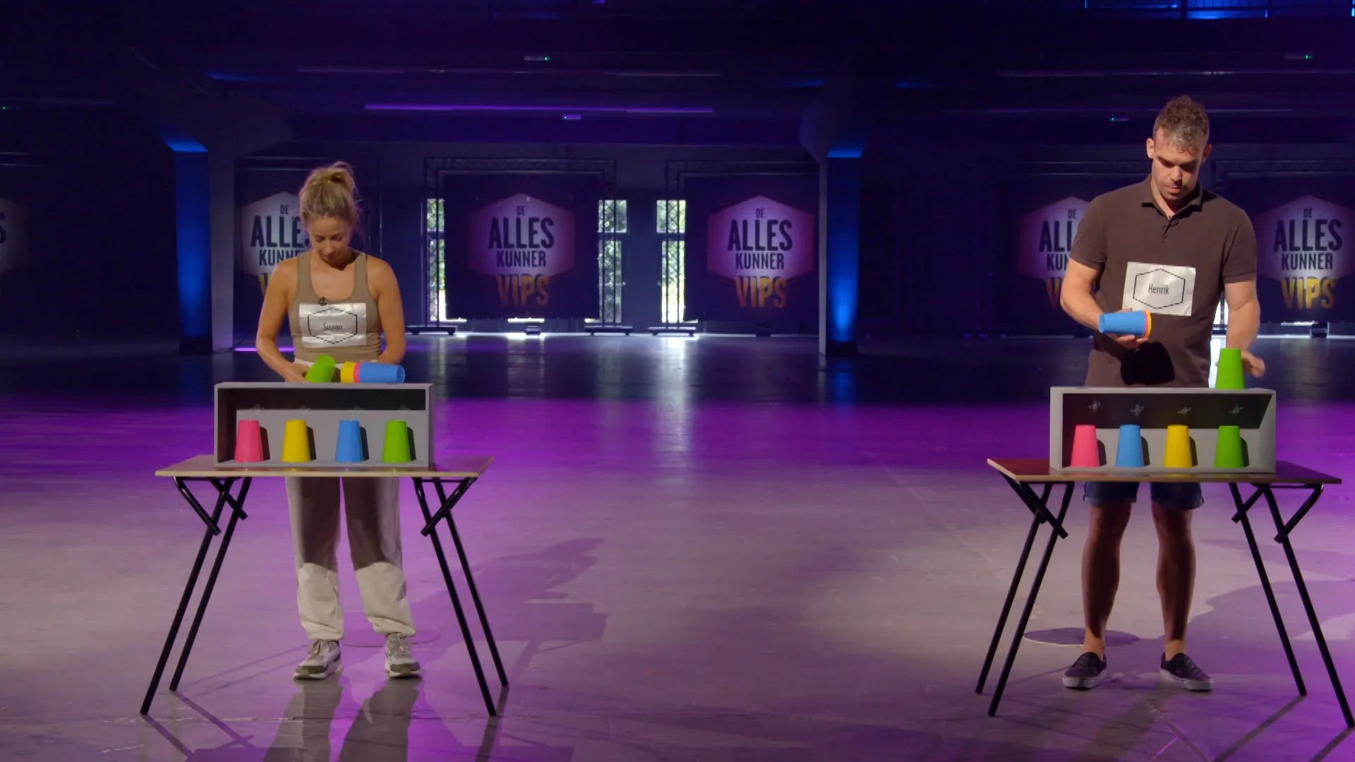 Wie zet de bekers op de juiste plek?