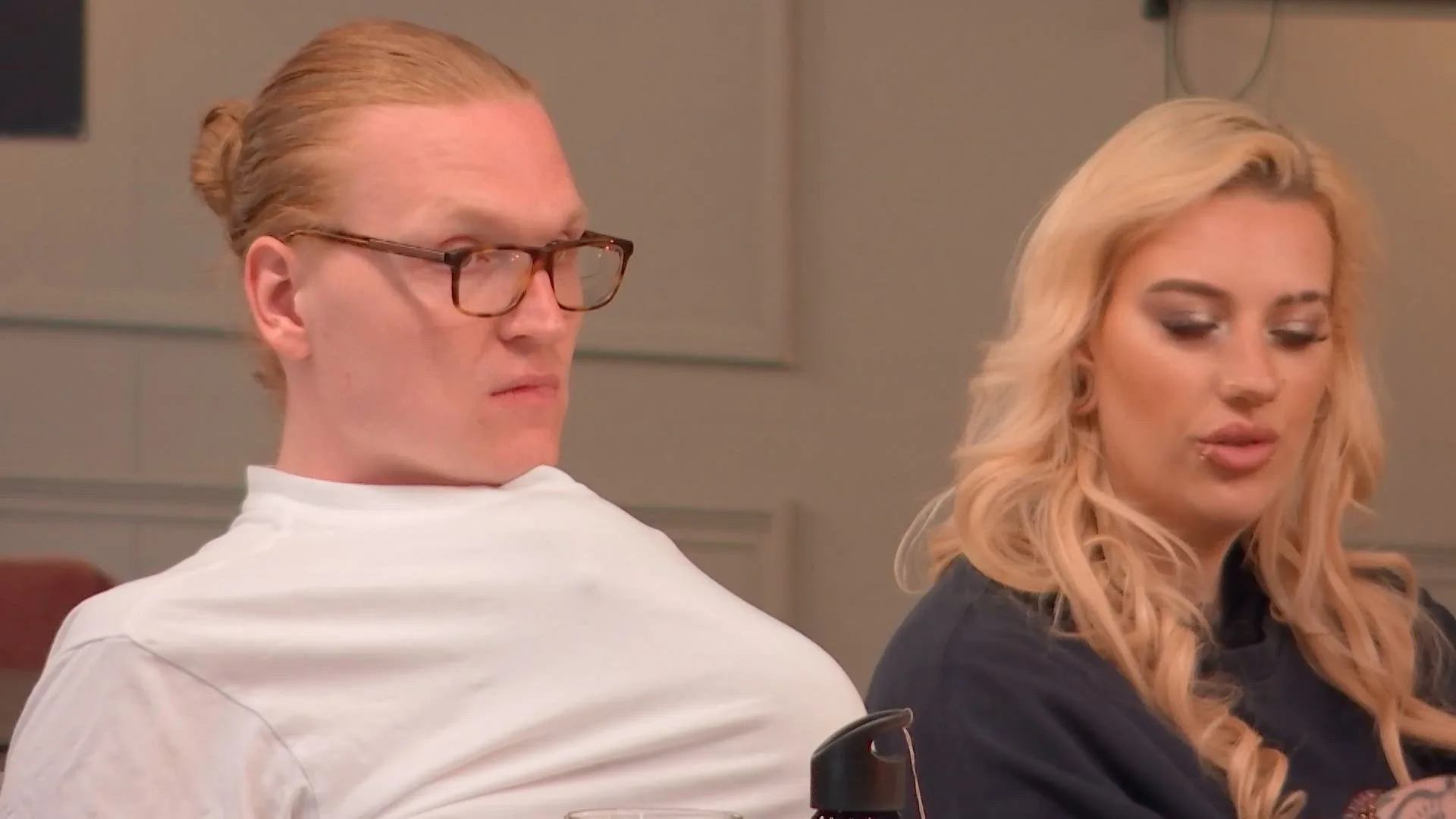 Bonnie is niet te spreken over het gedrag van Melvin