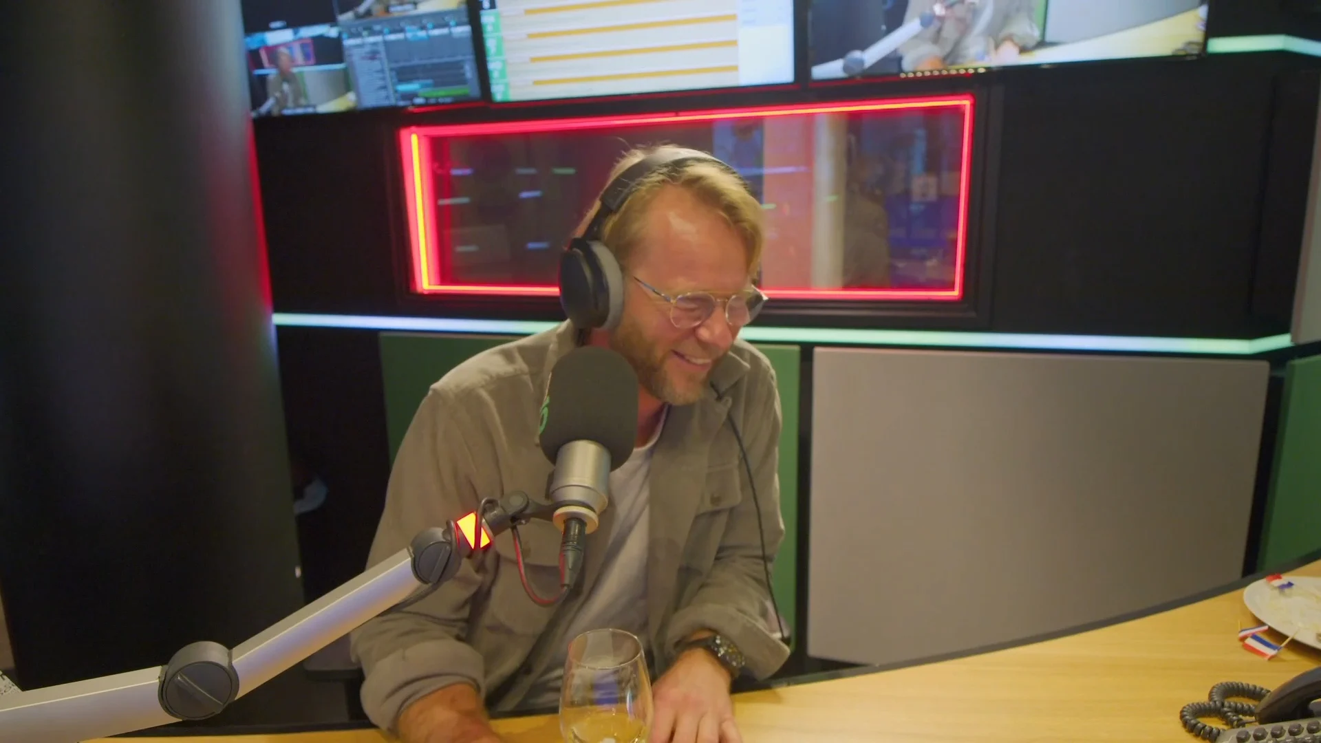 Leo Alkemade bevestigt: 5e seizoen LOL én een special