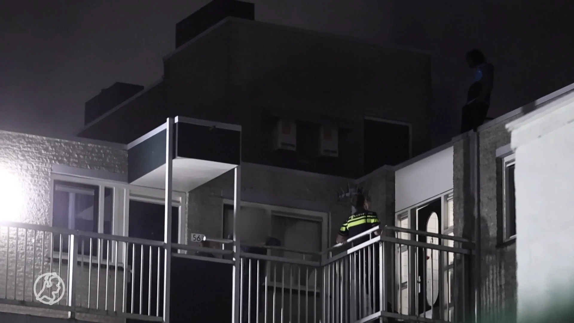 Politie redt verwarde man van hoge flat na mislukken onderhandeling