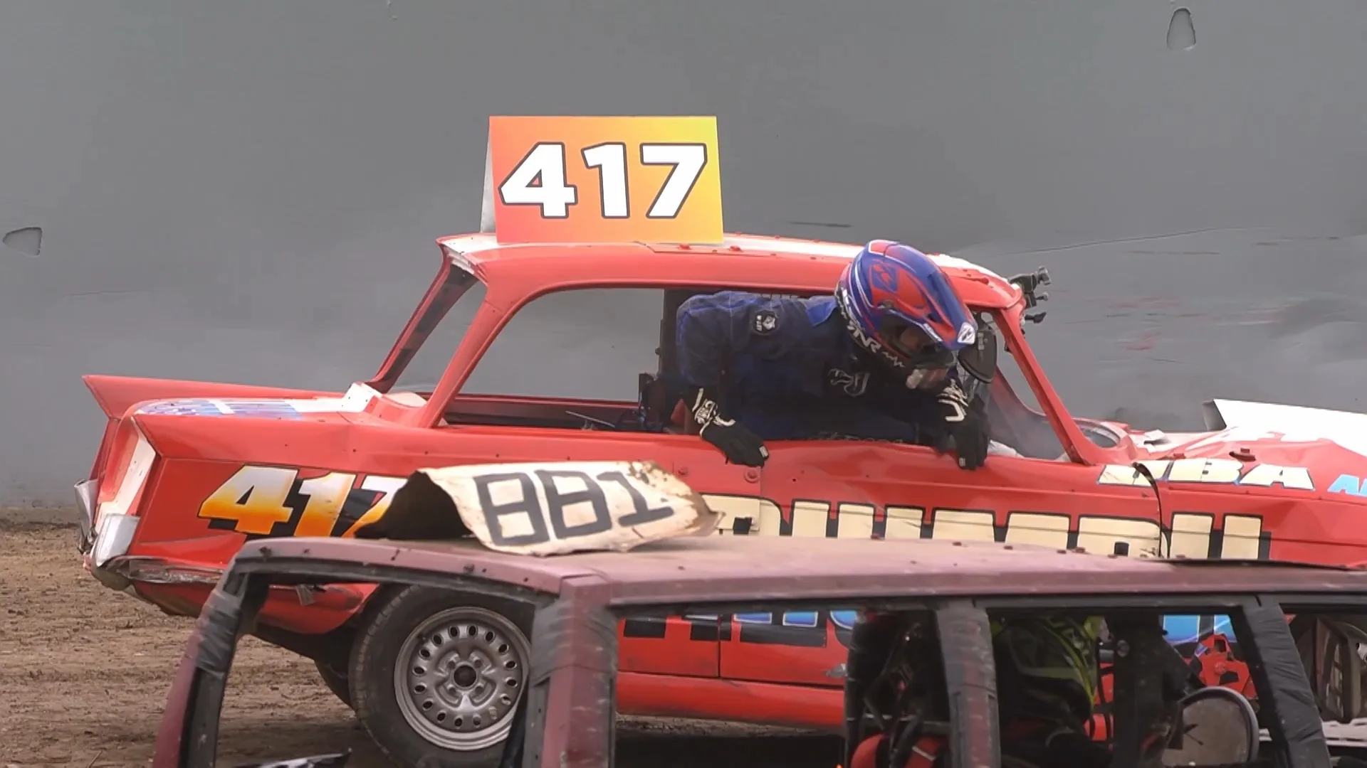 Auto van André vliegt in de fik
