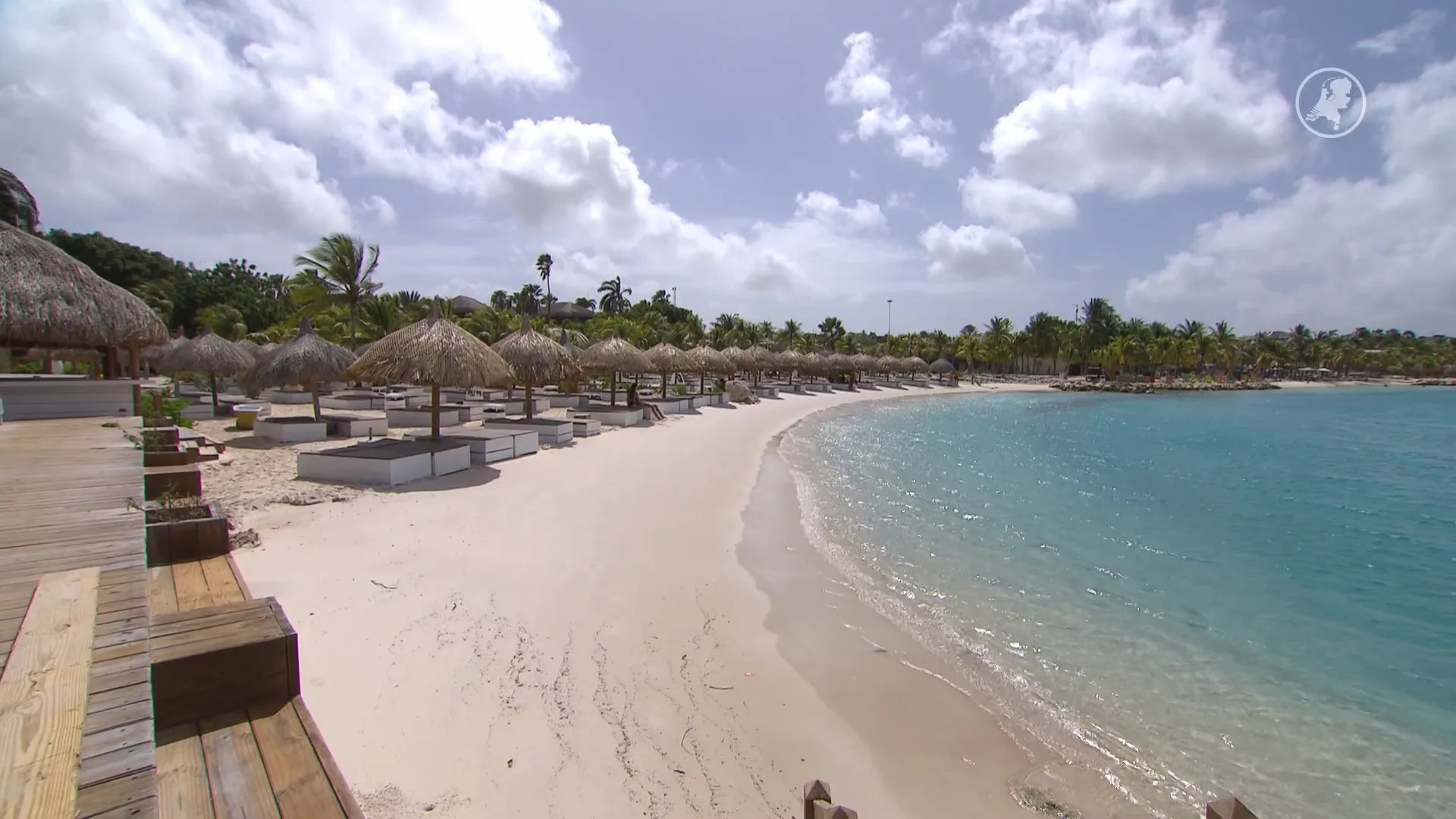 Reizigers al 50 uur vast op Curaçao door vertraagde vlucht: 'We slapen op strandbed'