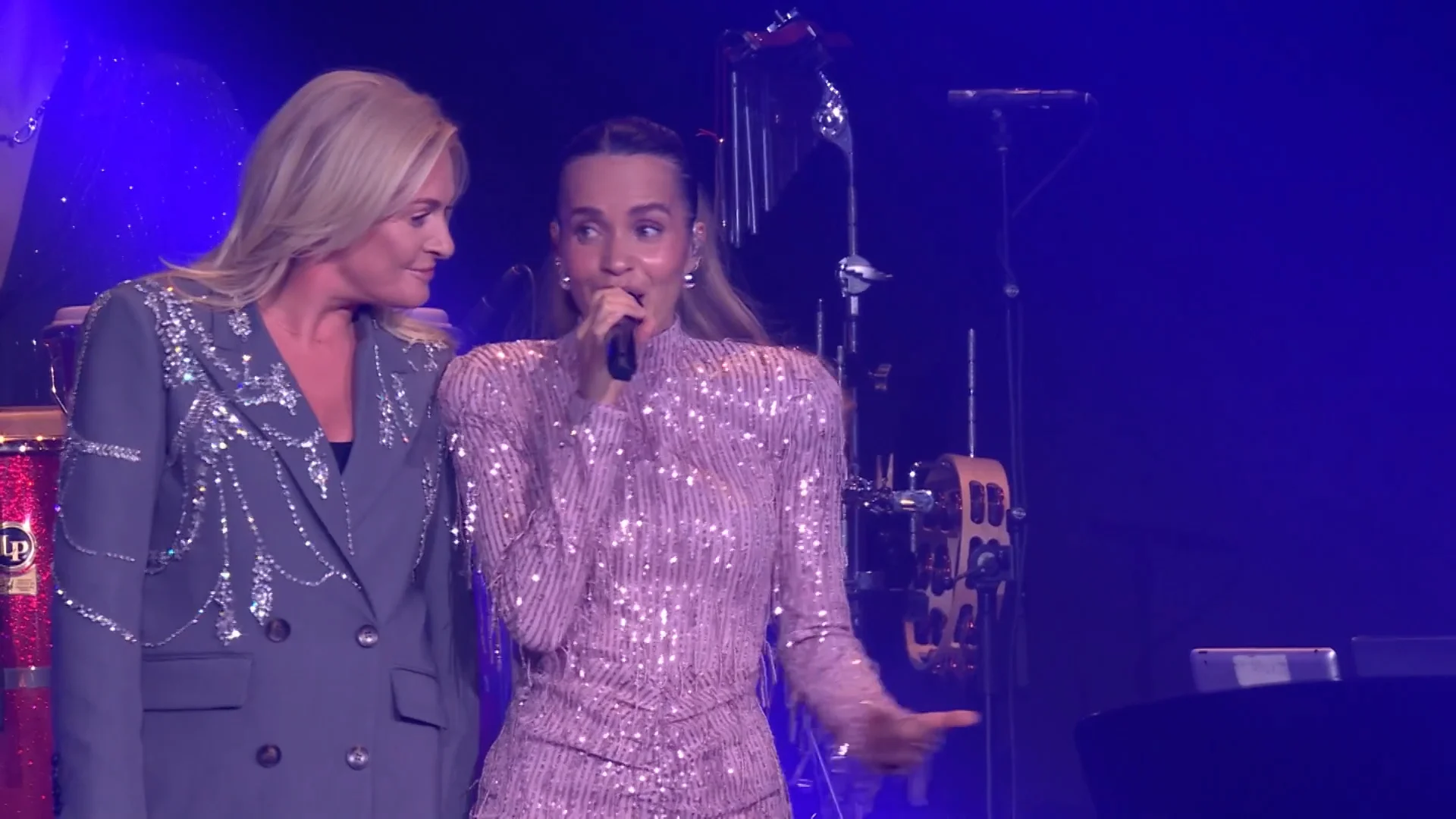 Ruth Jacott, Sanne Hans, Zoë Tauran & Kimberly Fransens - 'T Is Voorbij