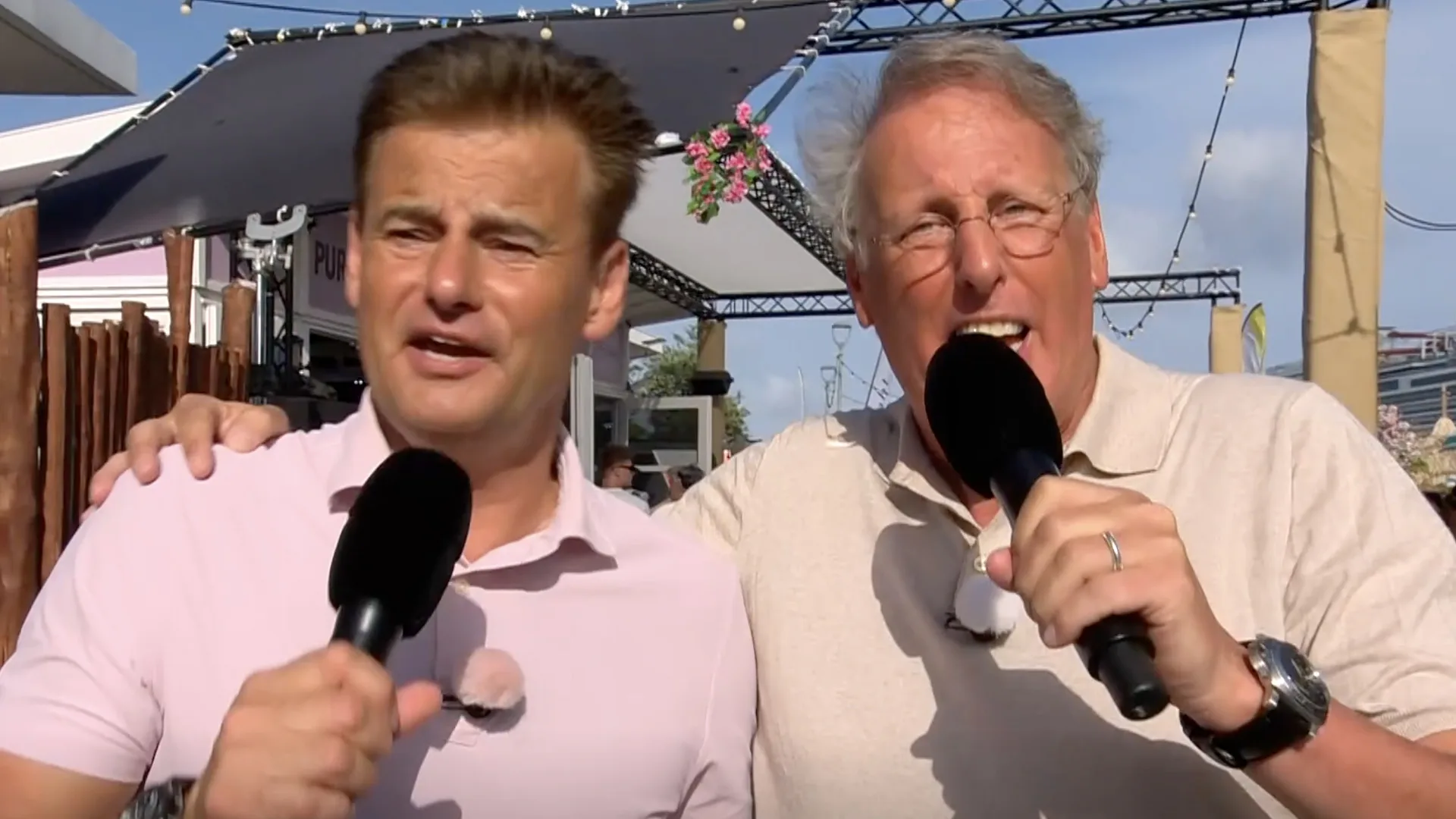 Chris Woerts en Wilfred Genee doen karaokesessie dunnetjes over In de Wandelgangen!