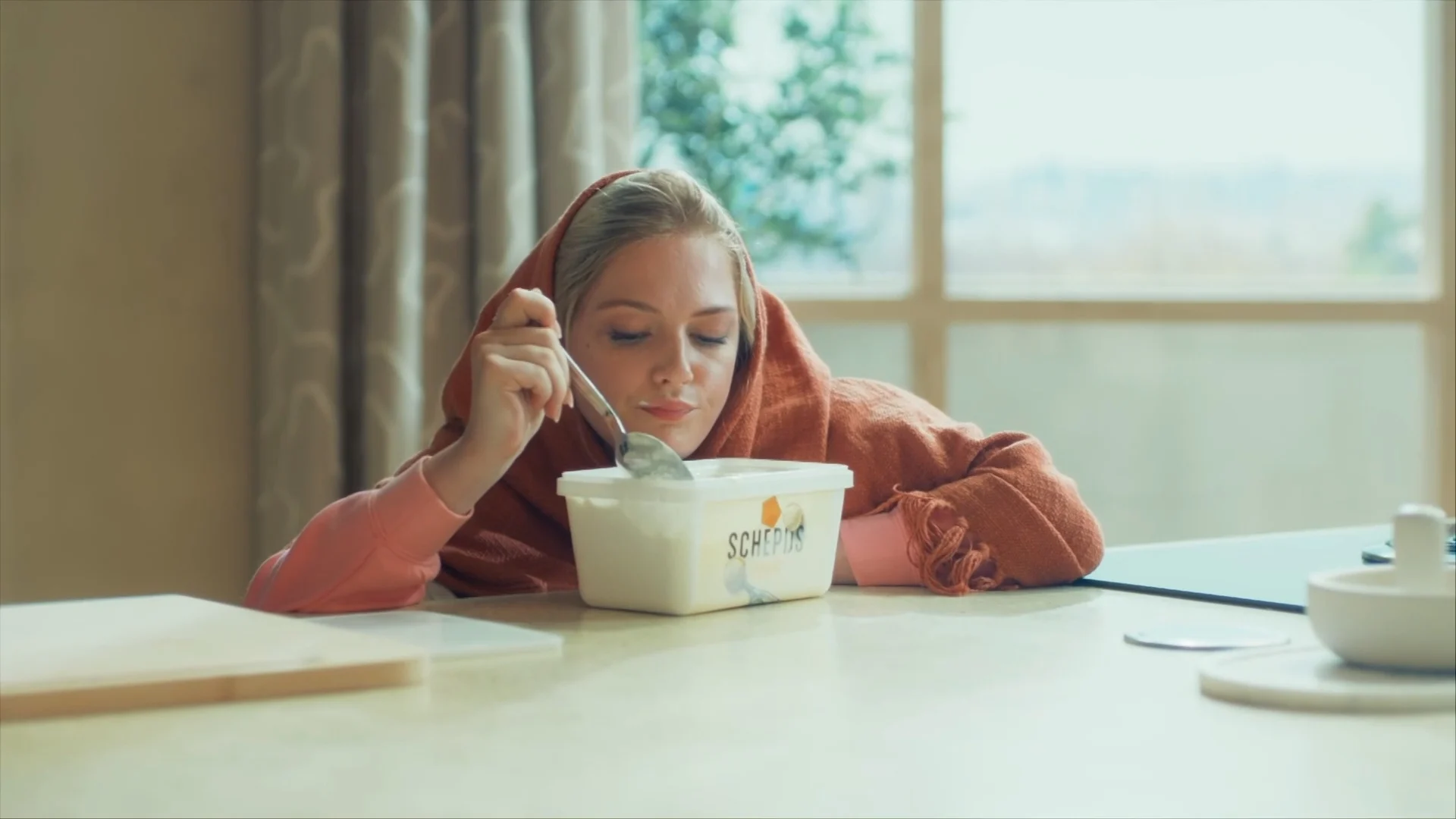 Claire zit in de put...