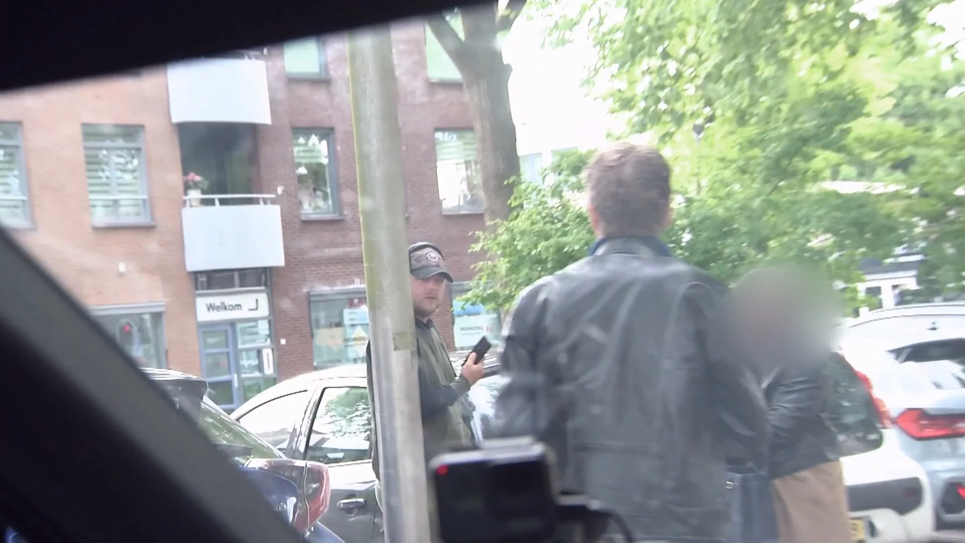 Alberto confronteert oplichter mensen voor tonnen dupeerde