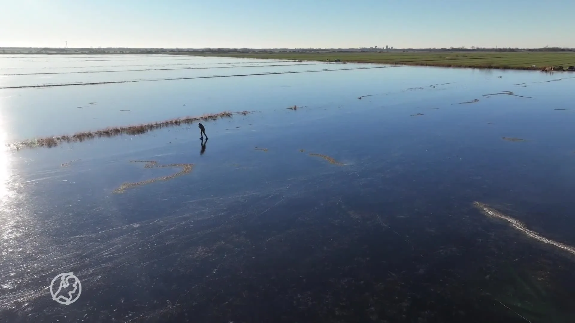 Schaatsers halen op mega-ijsbaan in Akmarijp hun hart op