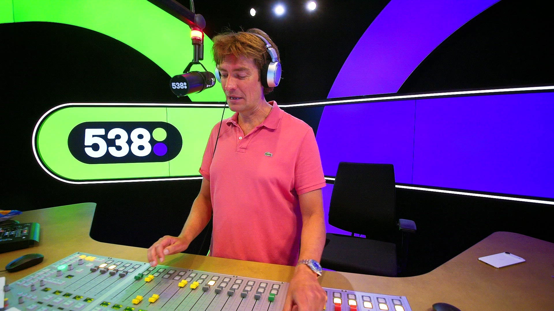 De 538 Middagshow belt met Joy Beune