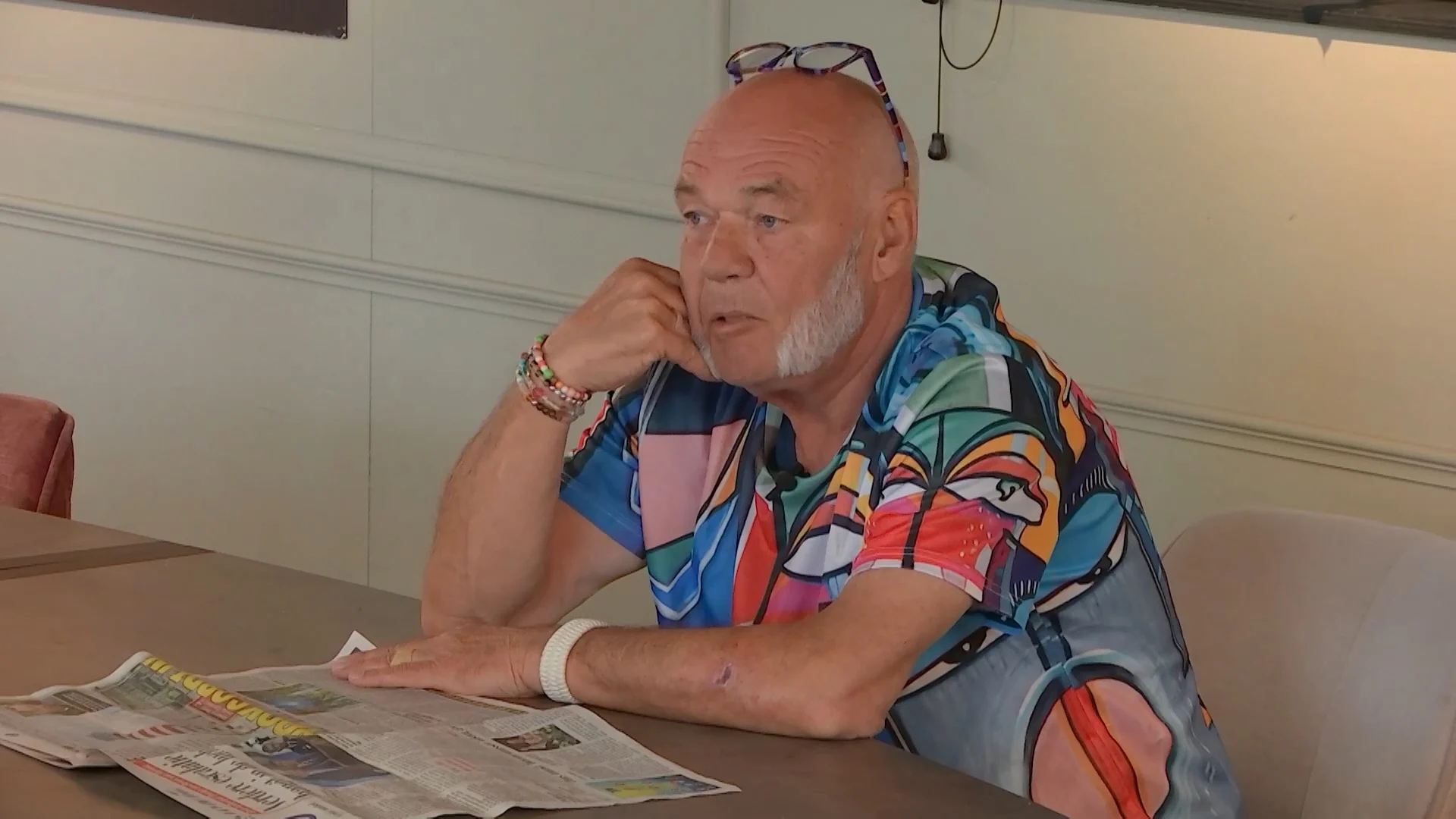 De bom barst tussen Roxy en Frank