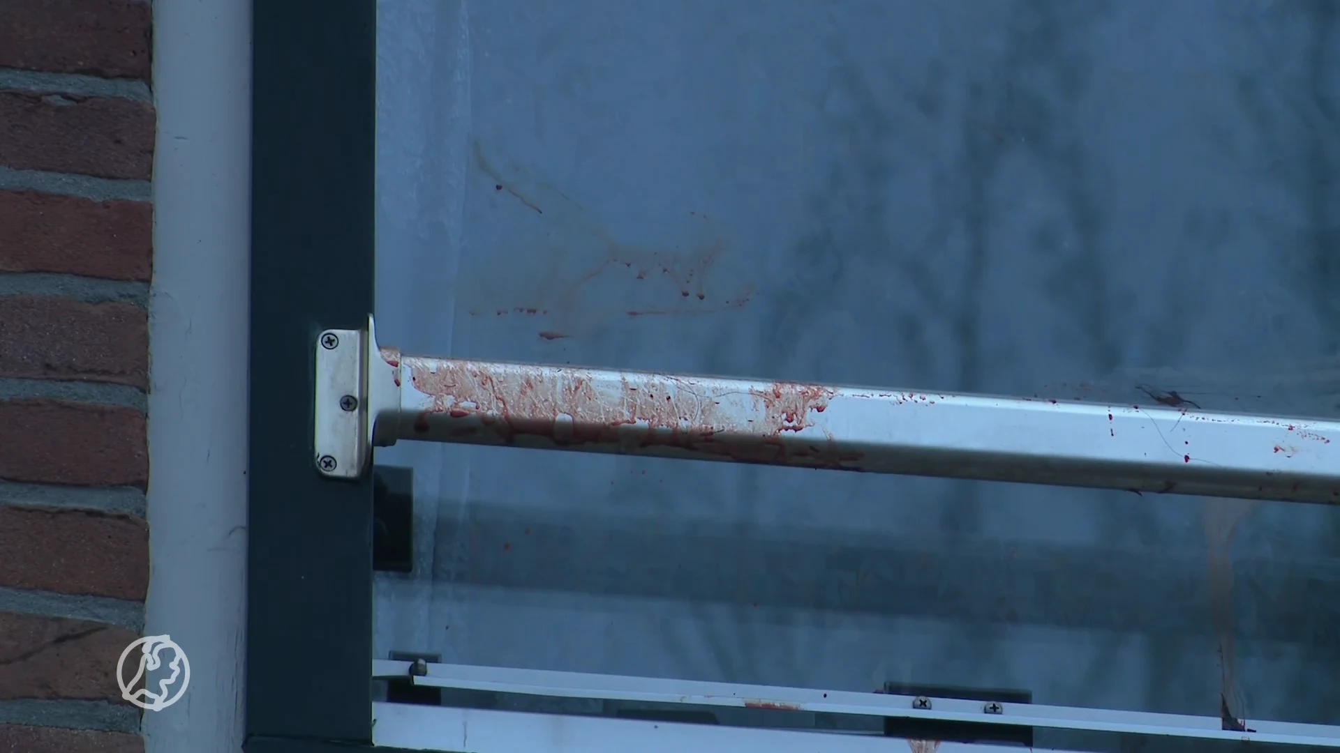 Vrouw gestoken en uit raam gegooid: 'ze had veel problemen met haar man'