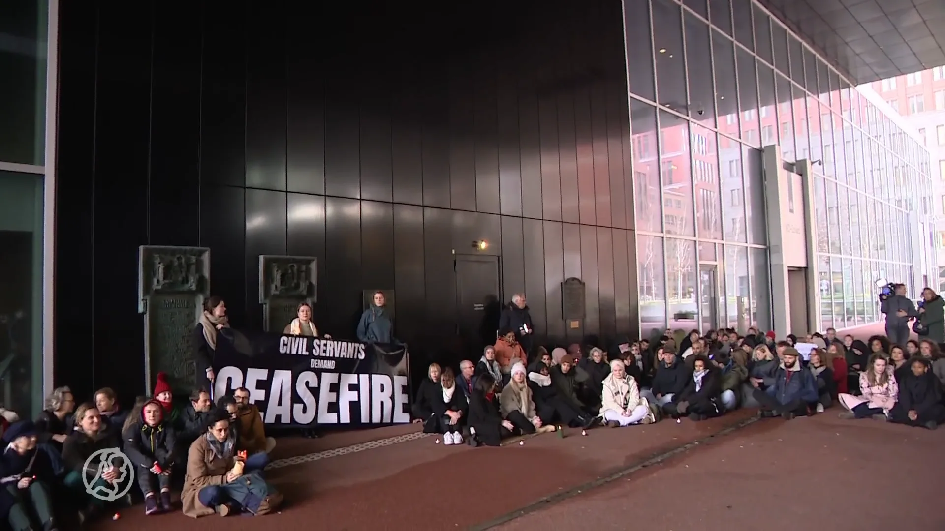 Ambtenaren demonstreren tegen ministerie om Israëlbeleid: 'Hier valt geen gesprek over te voeren'