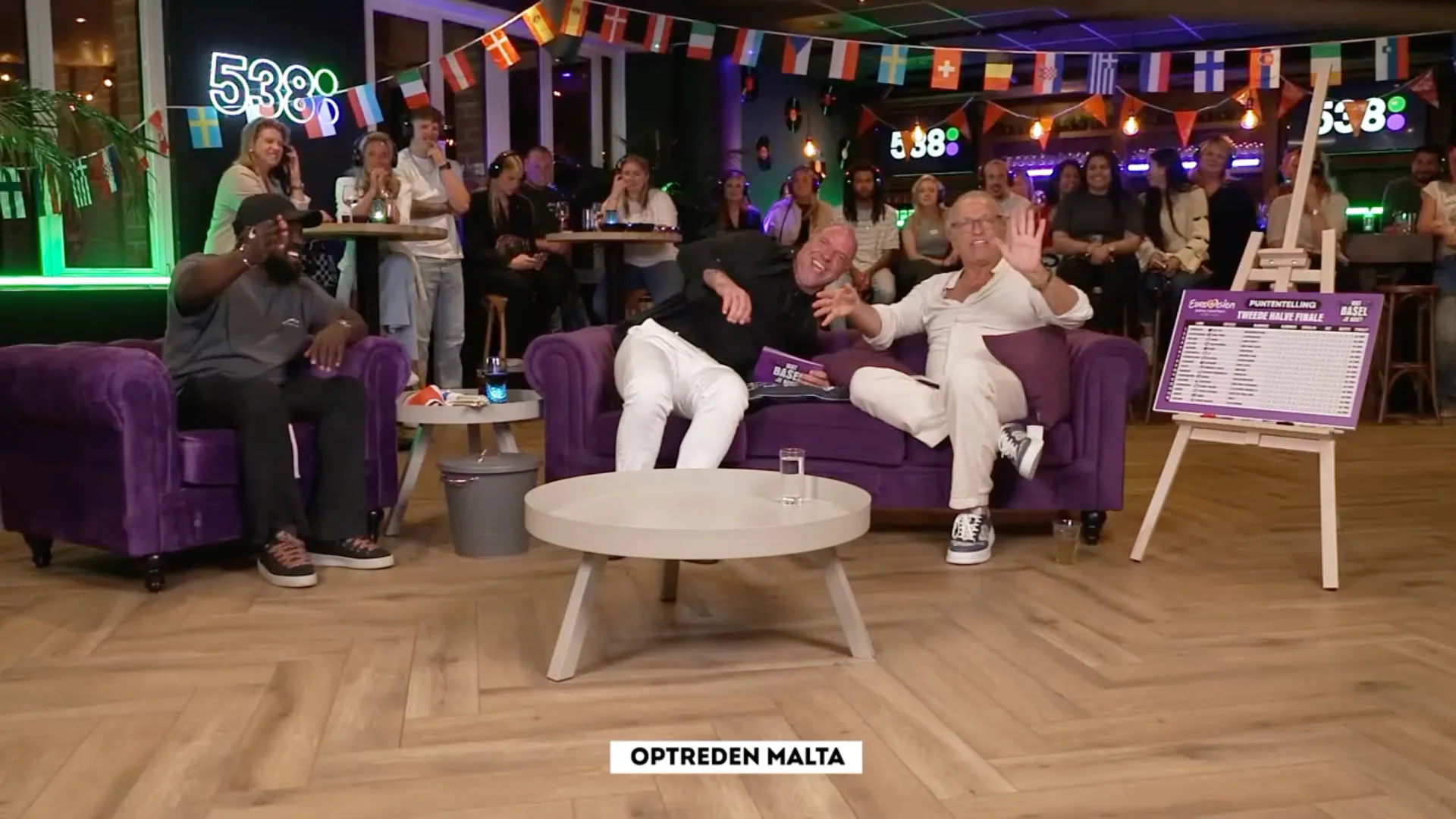 Malta maakt indruk op Andy en Gordon: 'Lekkere stoeipoes'