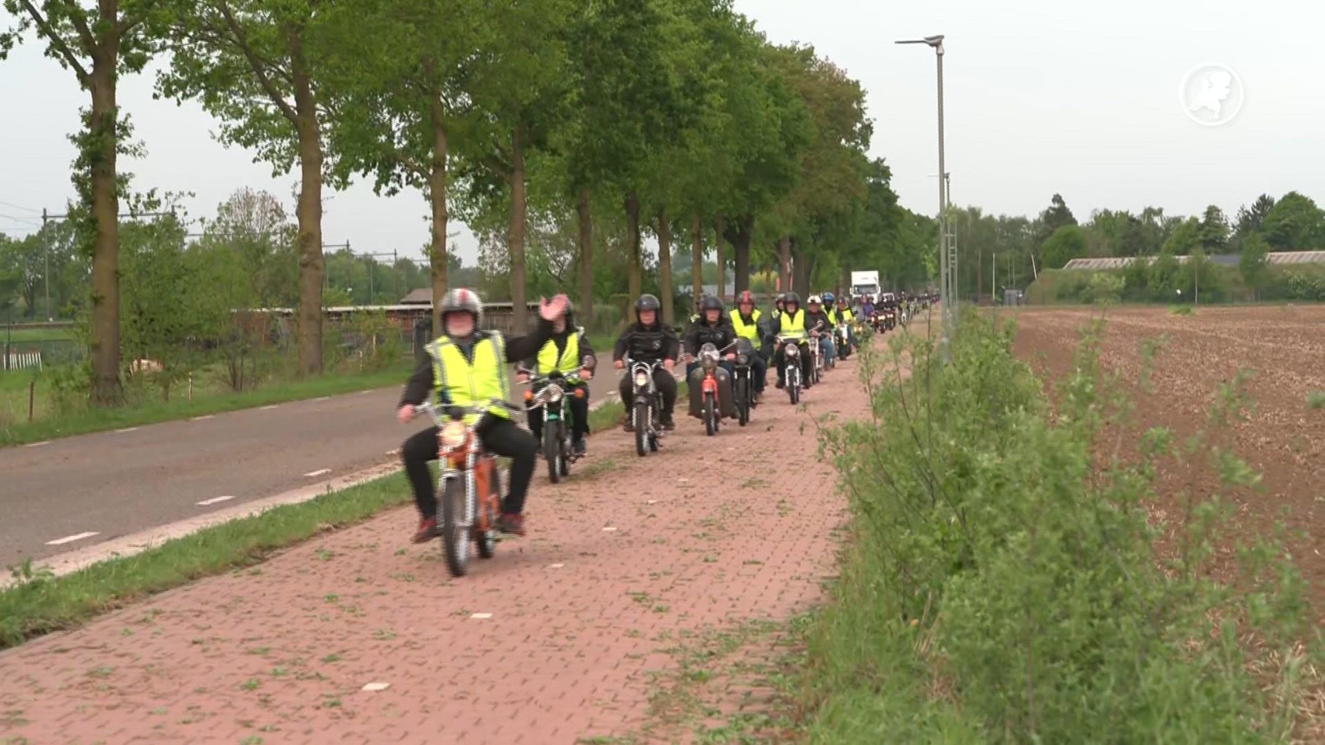 Brommers weer van stal: seizoen voor oldtimers weer begonnen