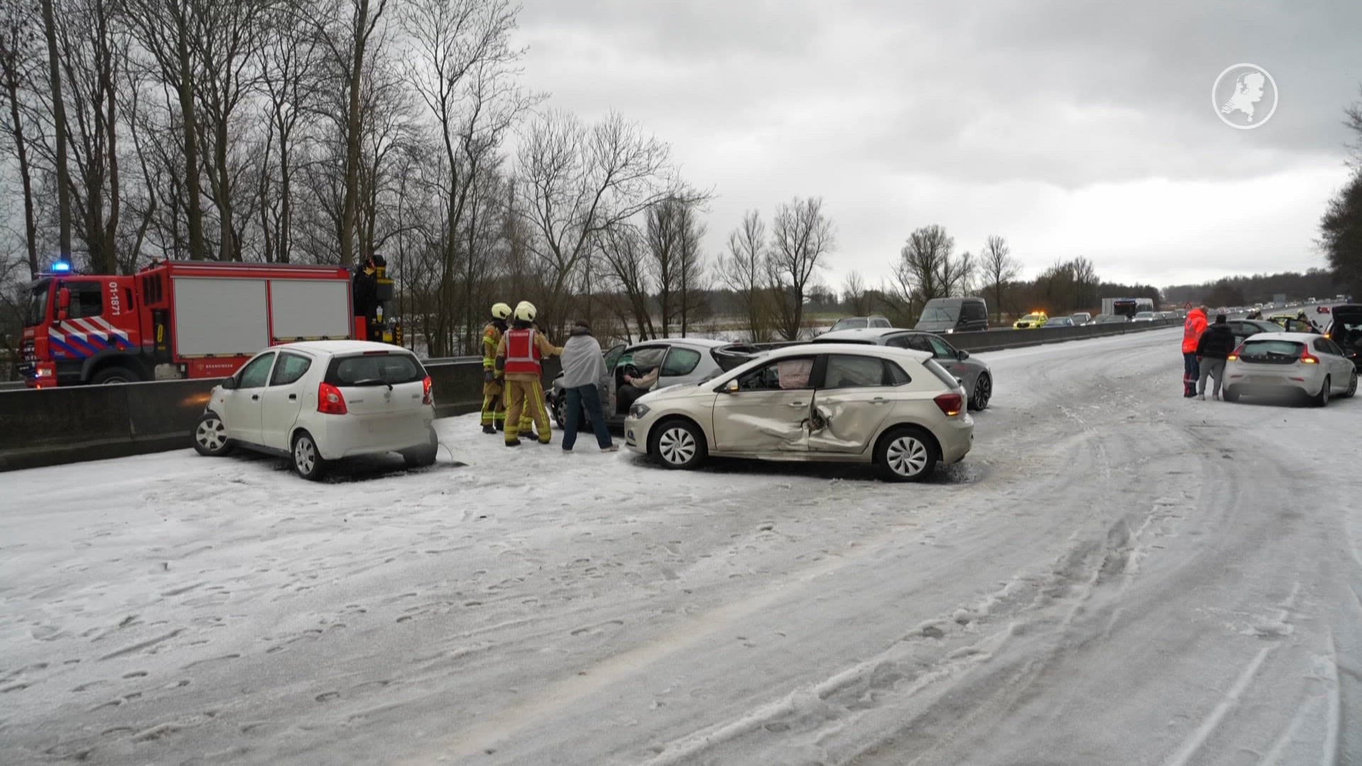 Meerdere voertuigen in kettingbotsing door hagelbui op A28 bij Eelde