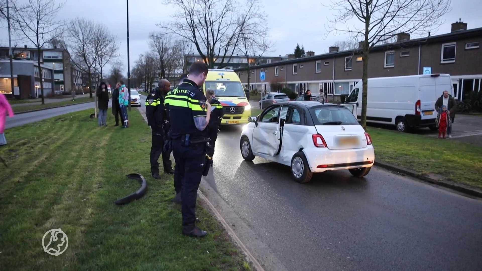 Twee gewonden bij ongeluk in Apeldoorn, bestuurder uit wrak bevrijd