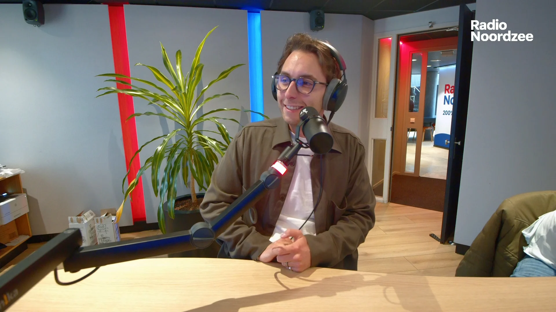 Chris Bauer hint op nieuwe muziek: "Er komen alleen maar mooie dingen op mijn pad"