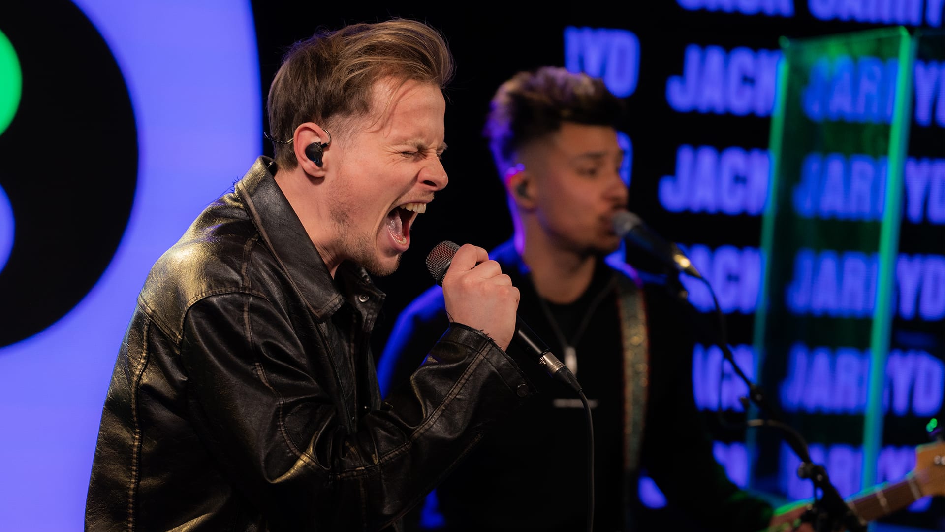 Jack Jarryd doet Can't Stop This Thing We Started van Bryan Adams