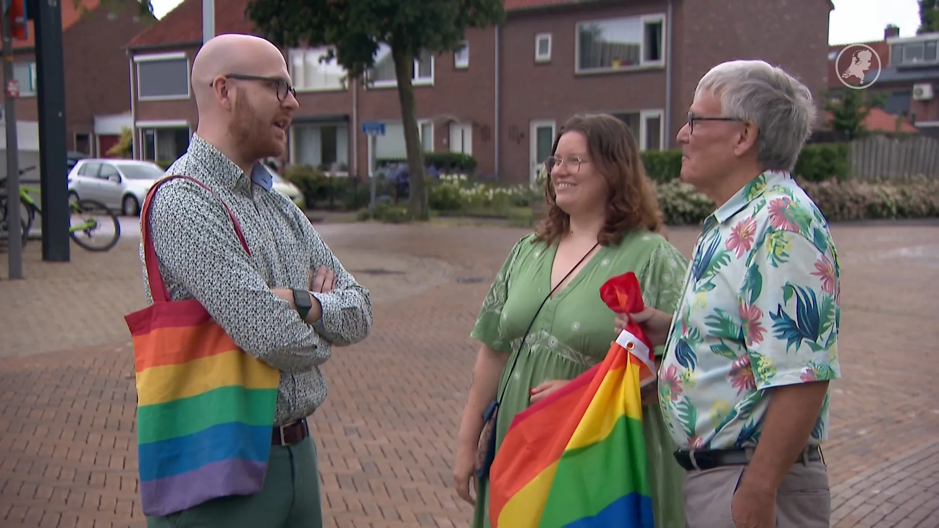 Regenboogvlag weg in Oldebroek? Dan maar afdrukken in 20.000 kranten