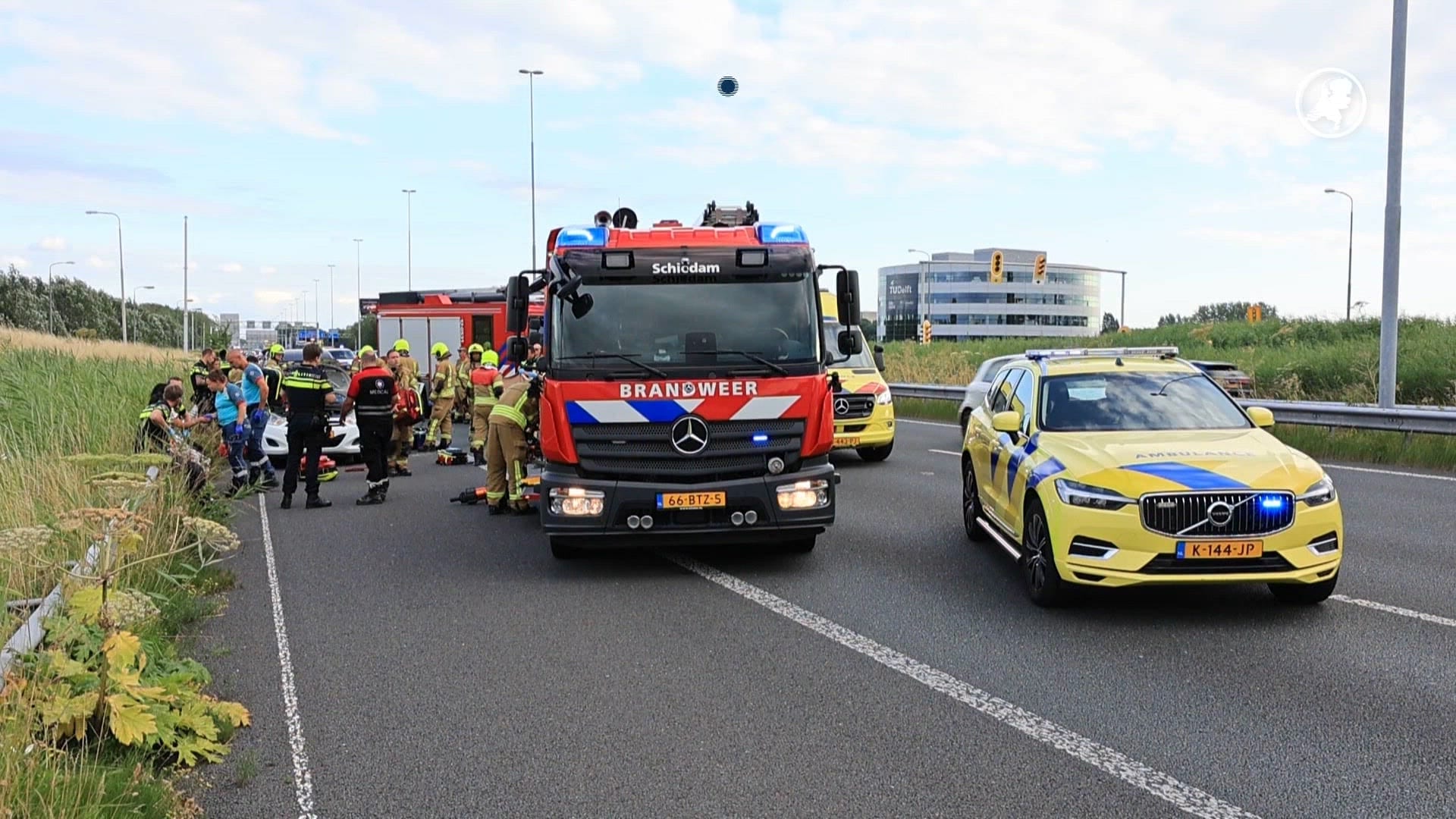 Kindje overleden na botsing op de A13 bij Delft