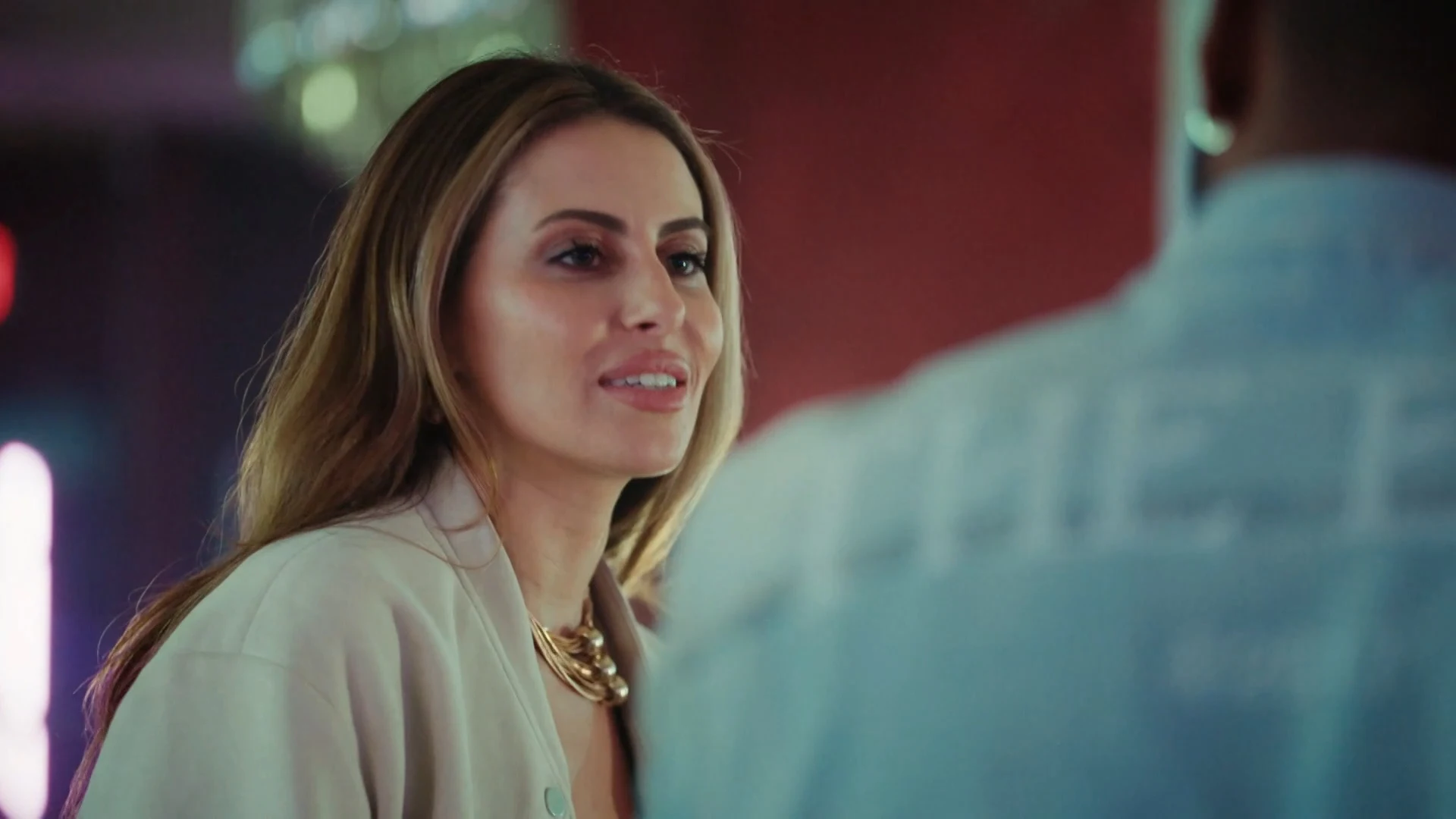 Renee heeft geen idee dat ze met profvoetballer Ryan Babel date!