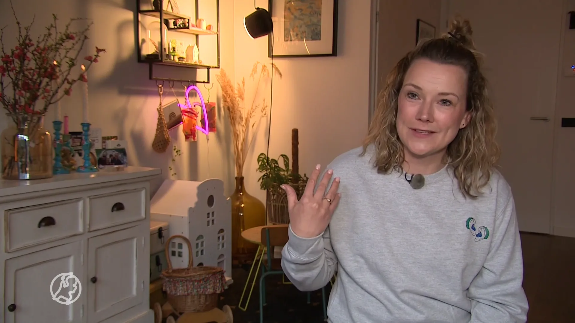 Janneke is eenzaam door haar gehoorverlies: 'Volgende keer blijf ik wel thuis'