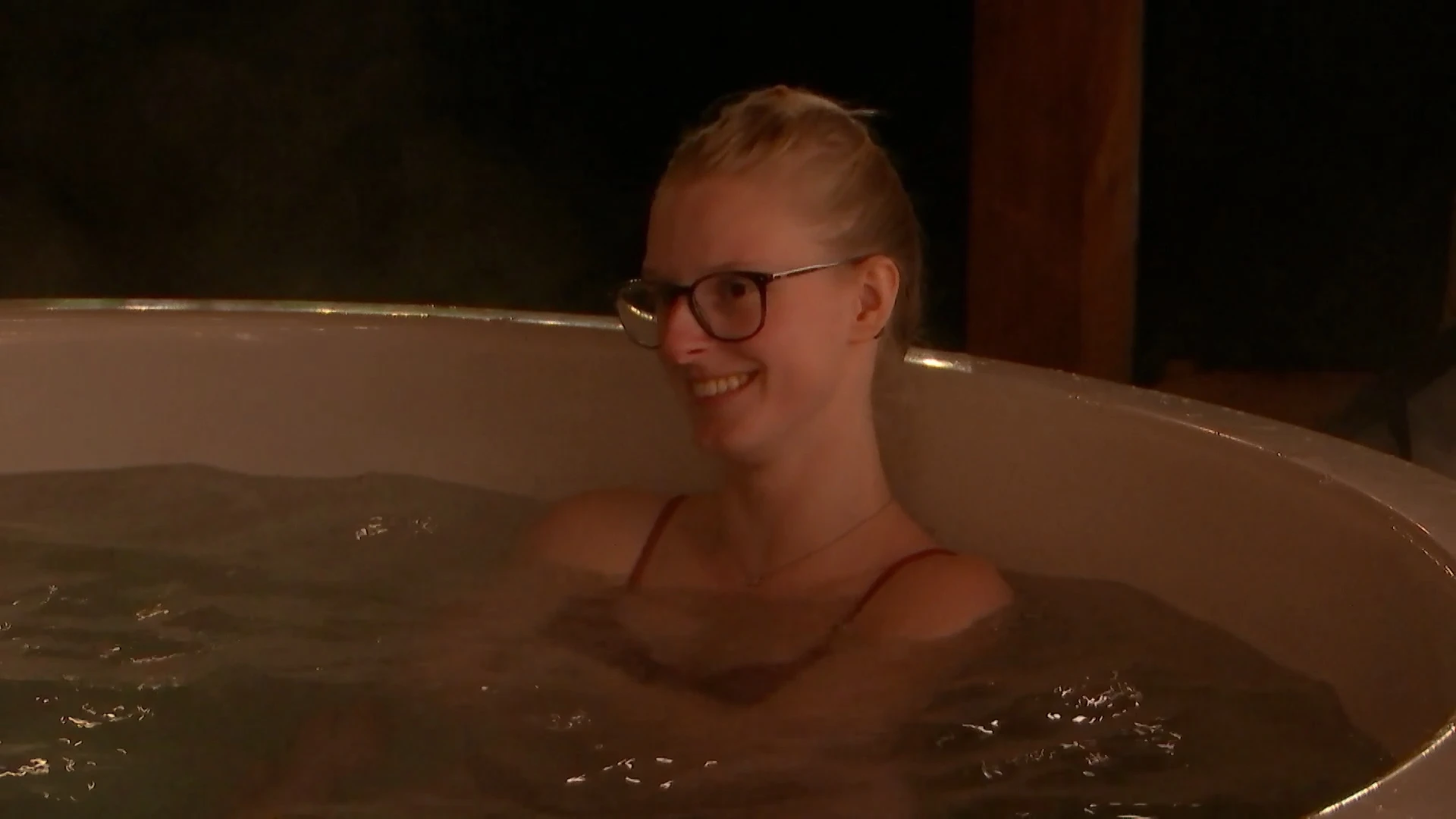 Het wordt heet in de hottub!