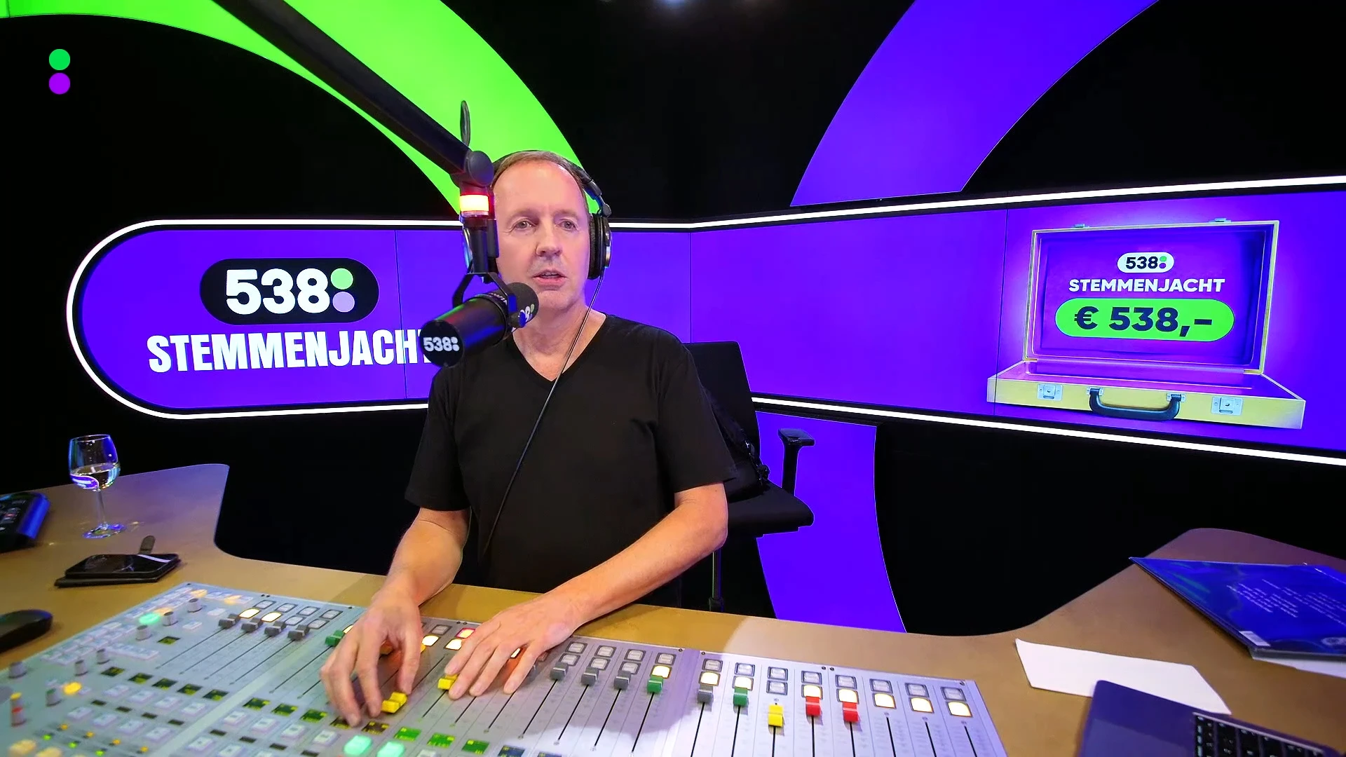 De Stamtafelgasten van Evers & co. zien rare vogels op de webcam