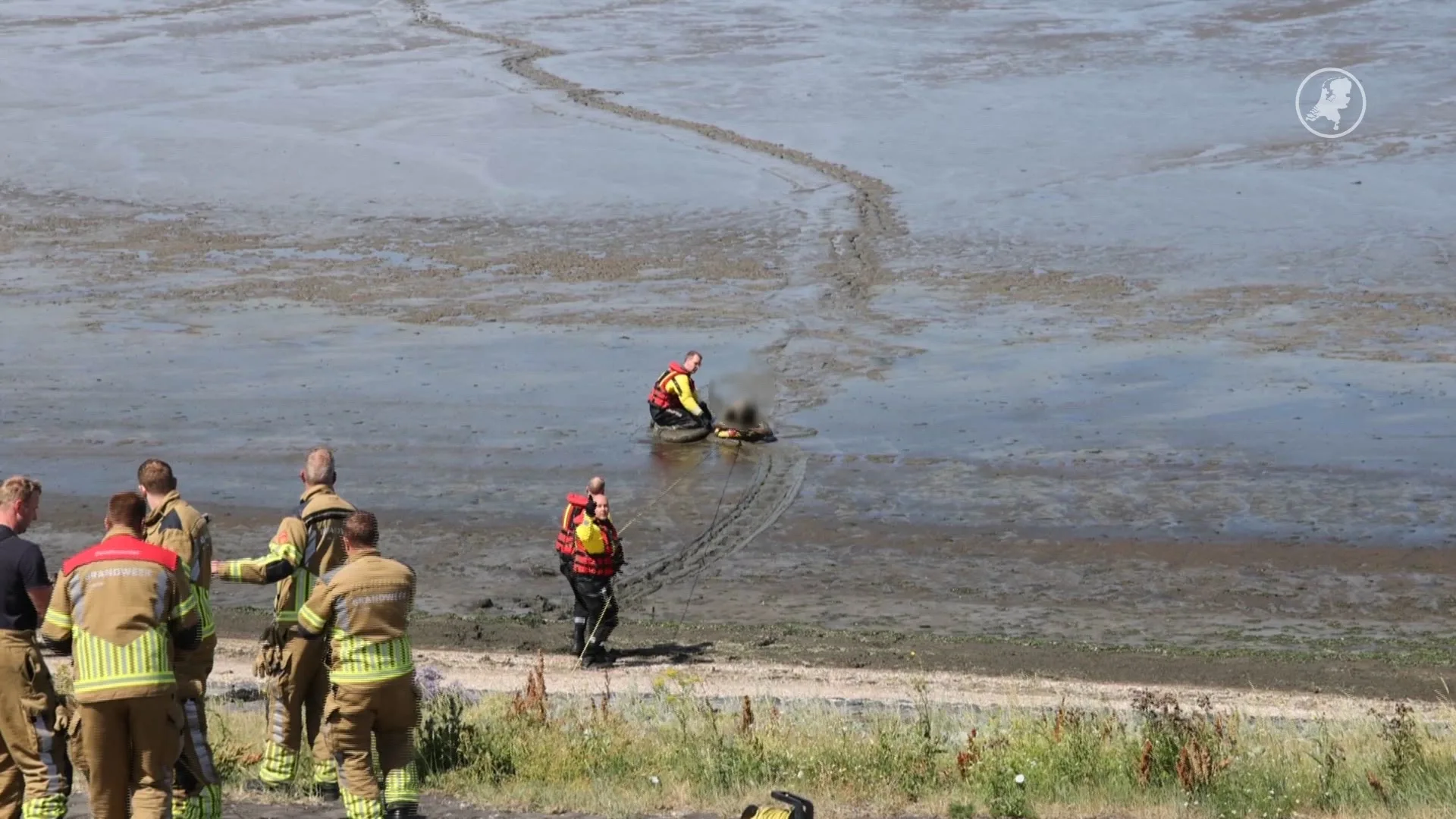 Man uit het slik van de Waddenzee gered
