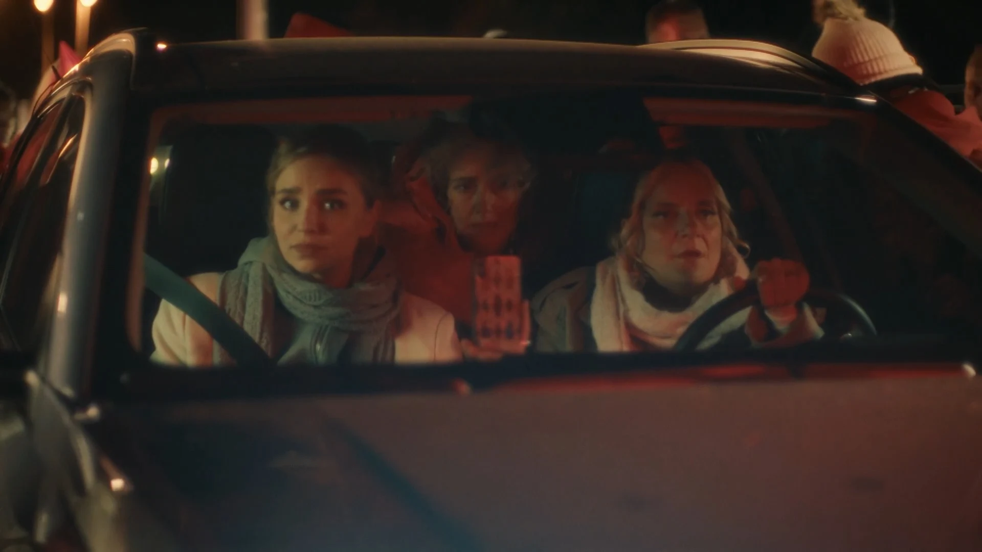 Mina, Babs en Alice haasten zich