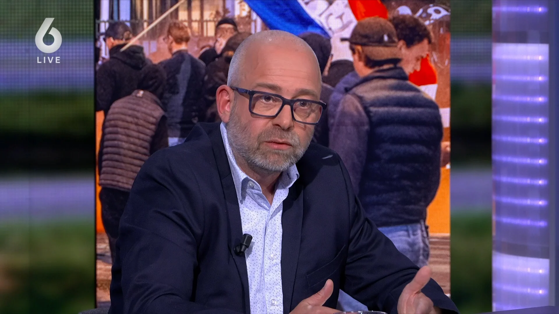 ‘Vrouwen in Loosdrecht misbruiken leus om vreemdelingenhaat aan te wakkeren’