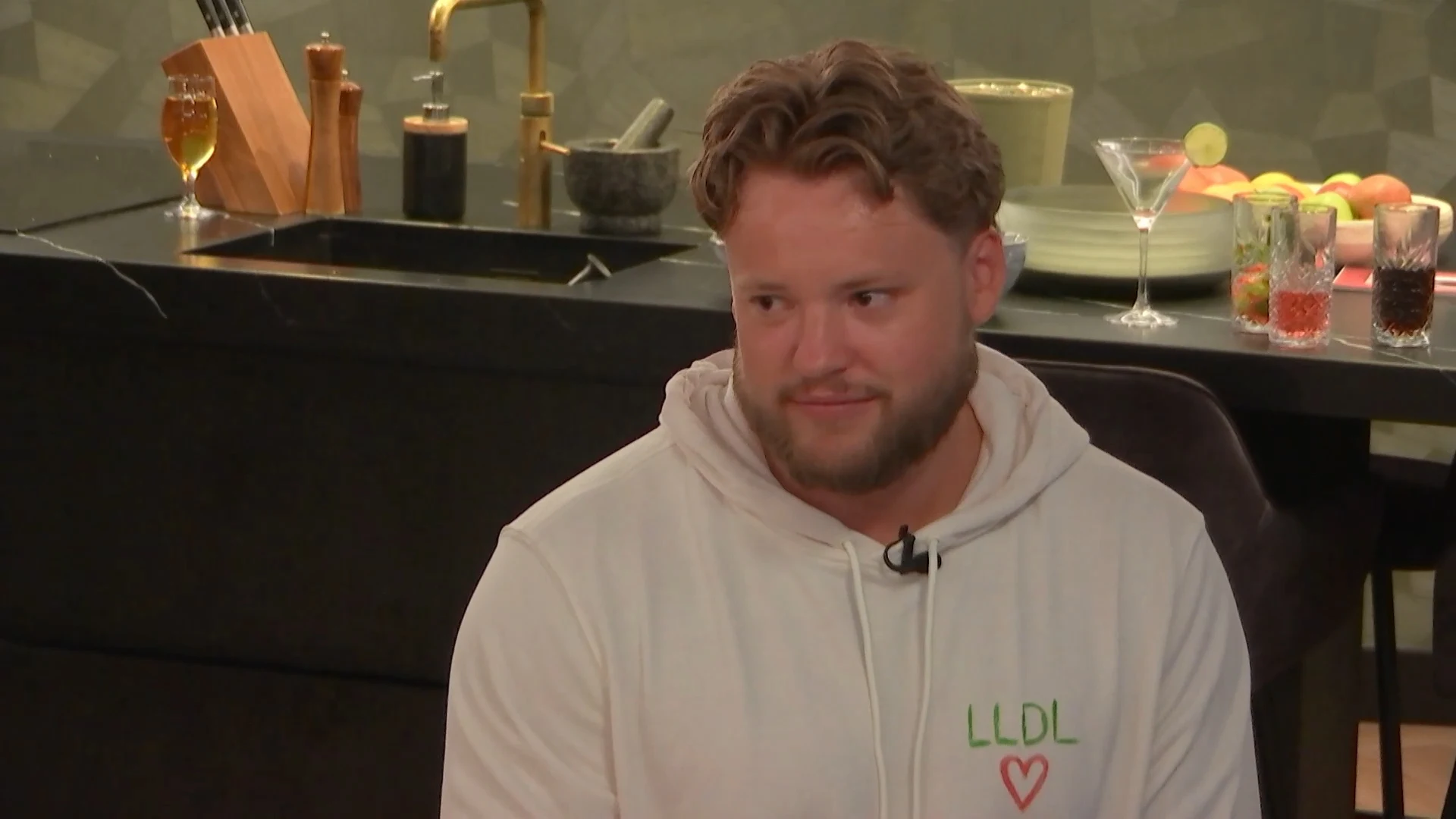 Roos wil niet meedoen met Bo's paringsdans