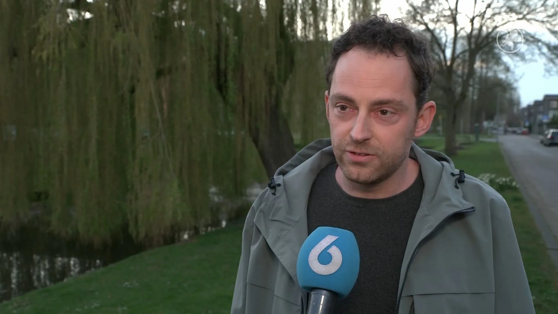 Ruud en Rik vinden steekwapen Nieuw-Vennep na politieonderzoek