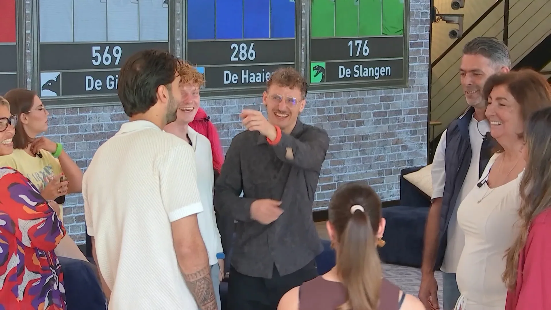 Ricky lacht als een boer met kiespijn