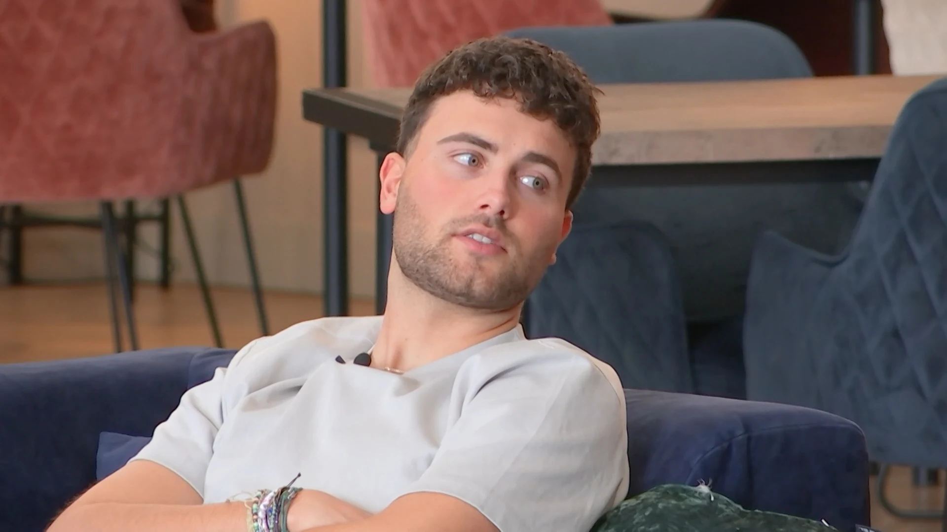 Noah heeft een openhartig gesprek over zijn bedpartners